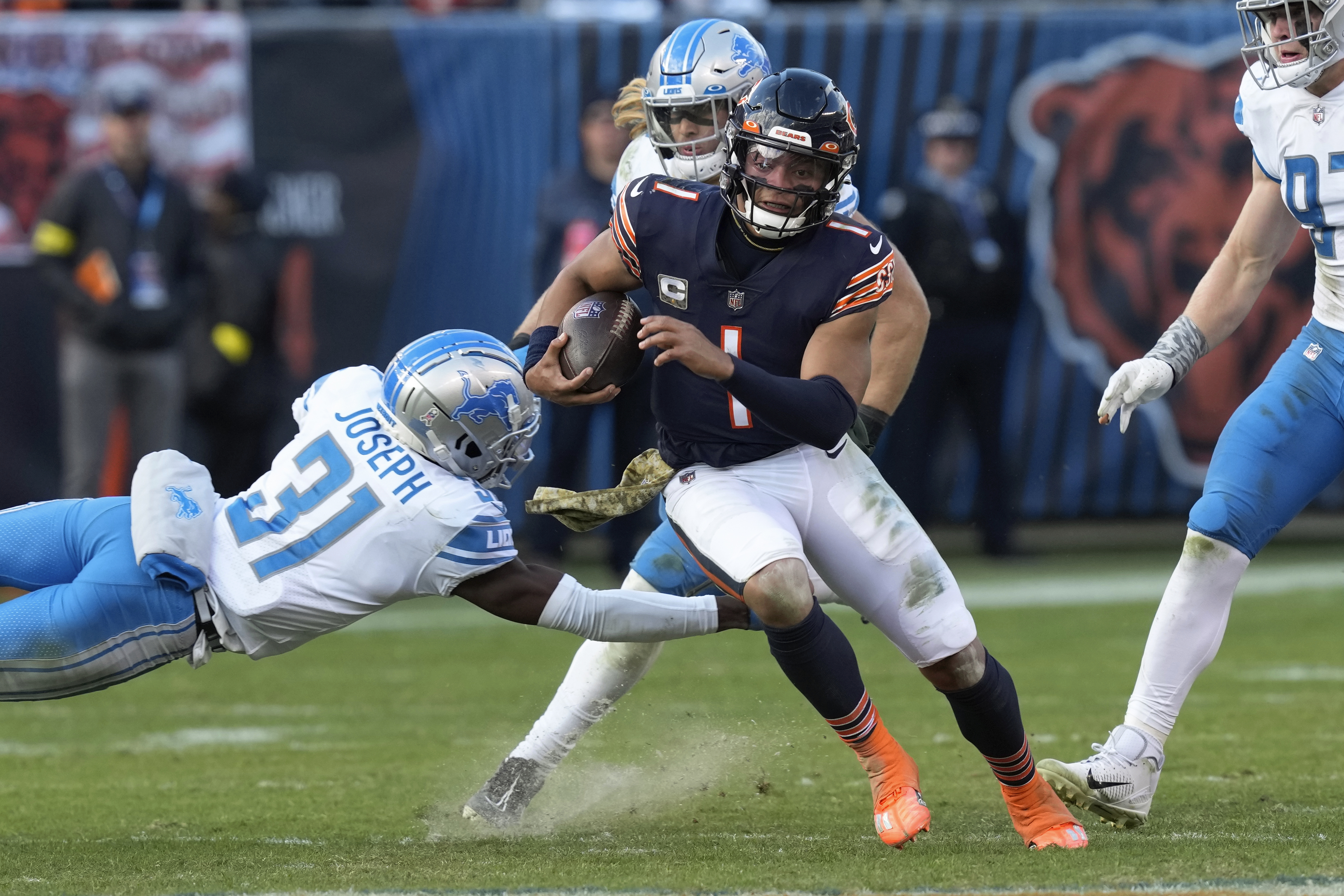 Lions RB D'Andre Swift (shoulder) exits early in loss to Bears