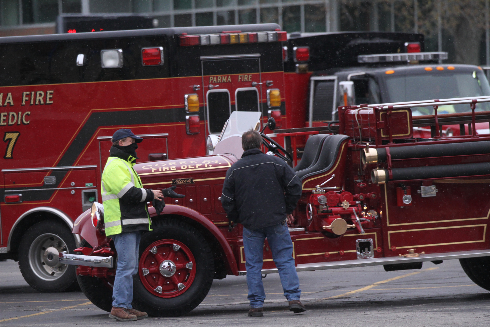Parma FD and others salute frontline workers at UH Parma - cleveland.com