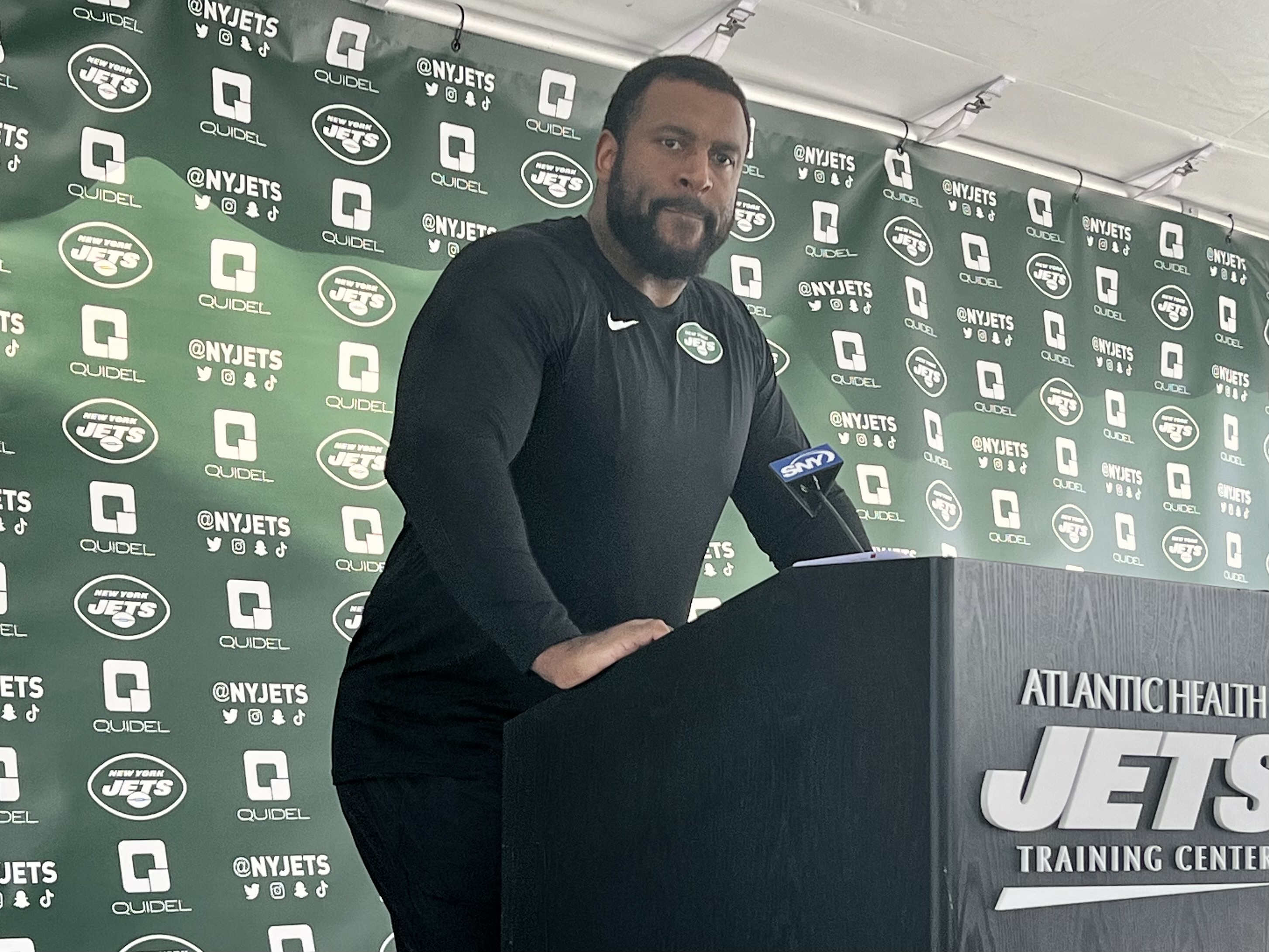 Jets' Duane Brown to be placed on IR, will miss at least a month