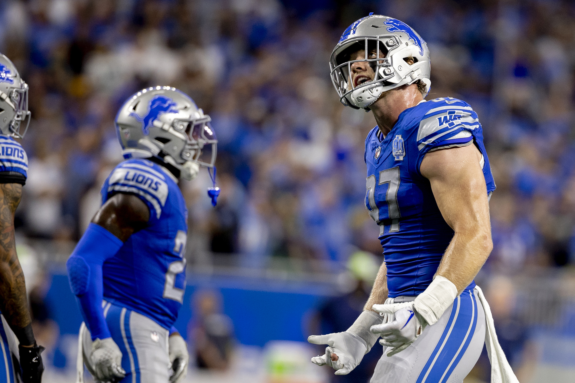 Ford Field on X: Our @Lions staff got here at 6 a.m. and decided to set a  new record of clearing the flooring off the field today. Shaved off TWO  HOURS from