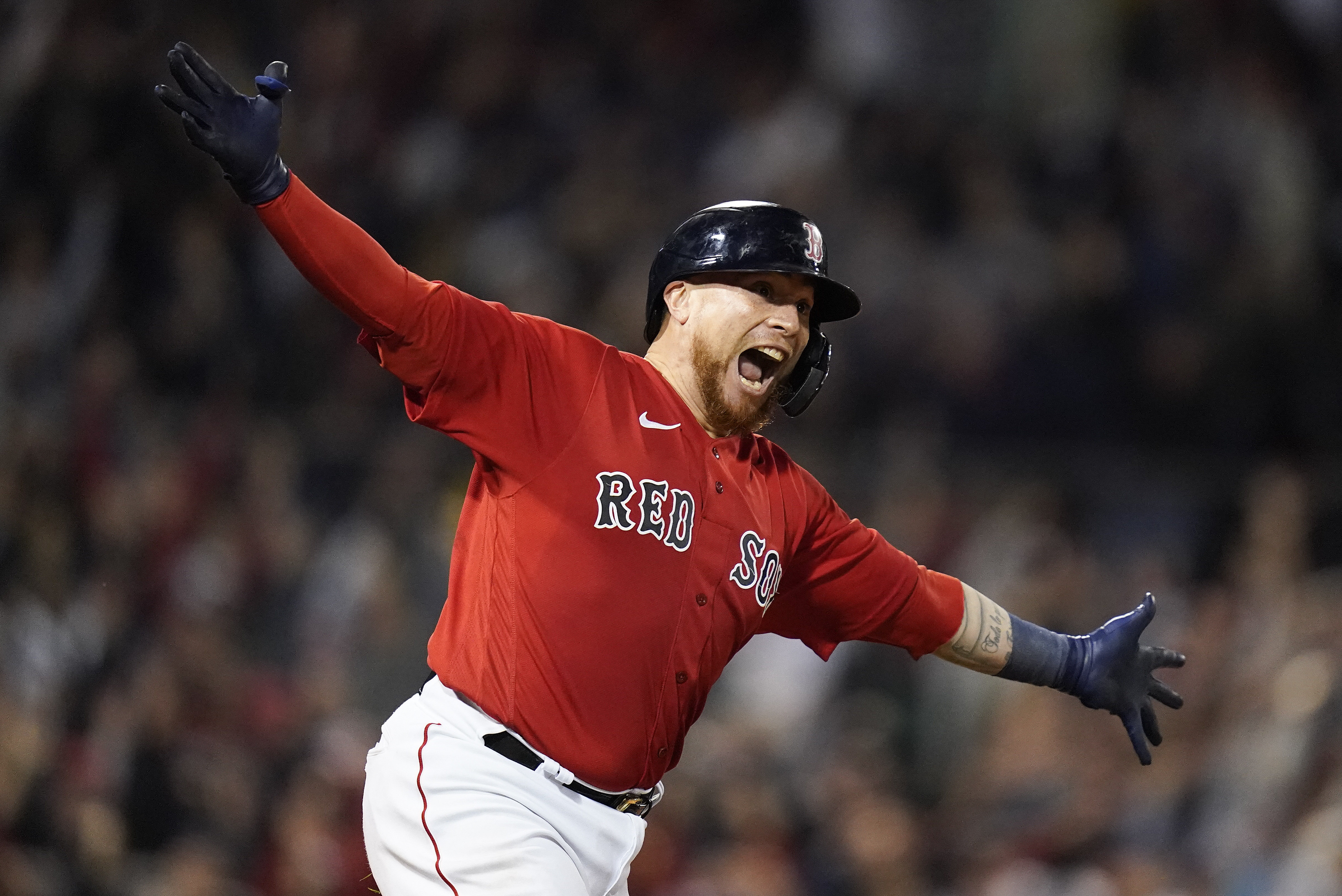 Report: Angels interested in Red Sox catcher Vazquez