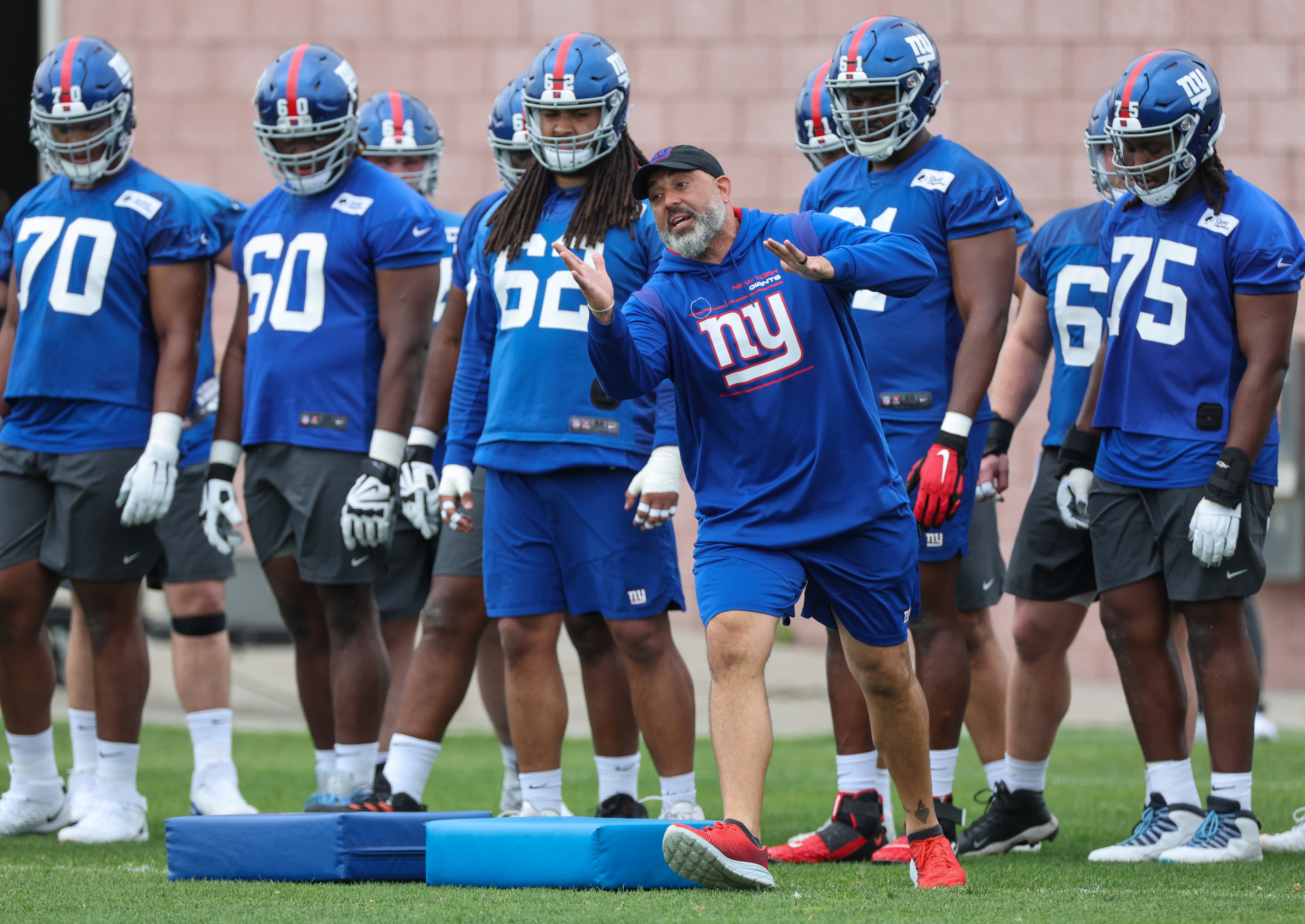 New York Giants' Carter Coughlin working with ILBs during OTAs