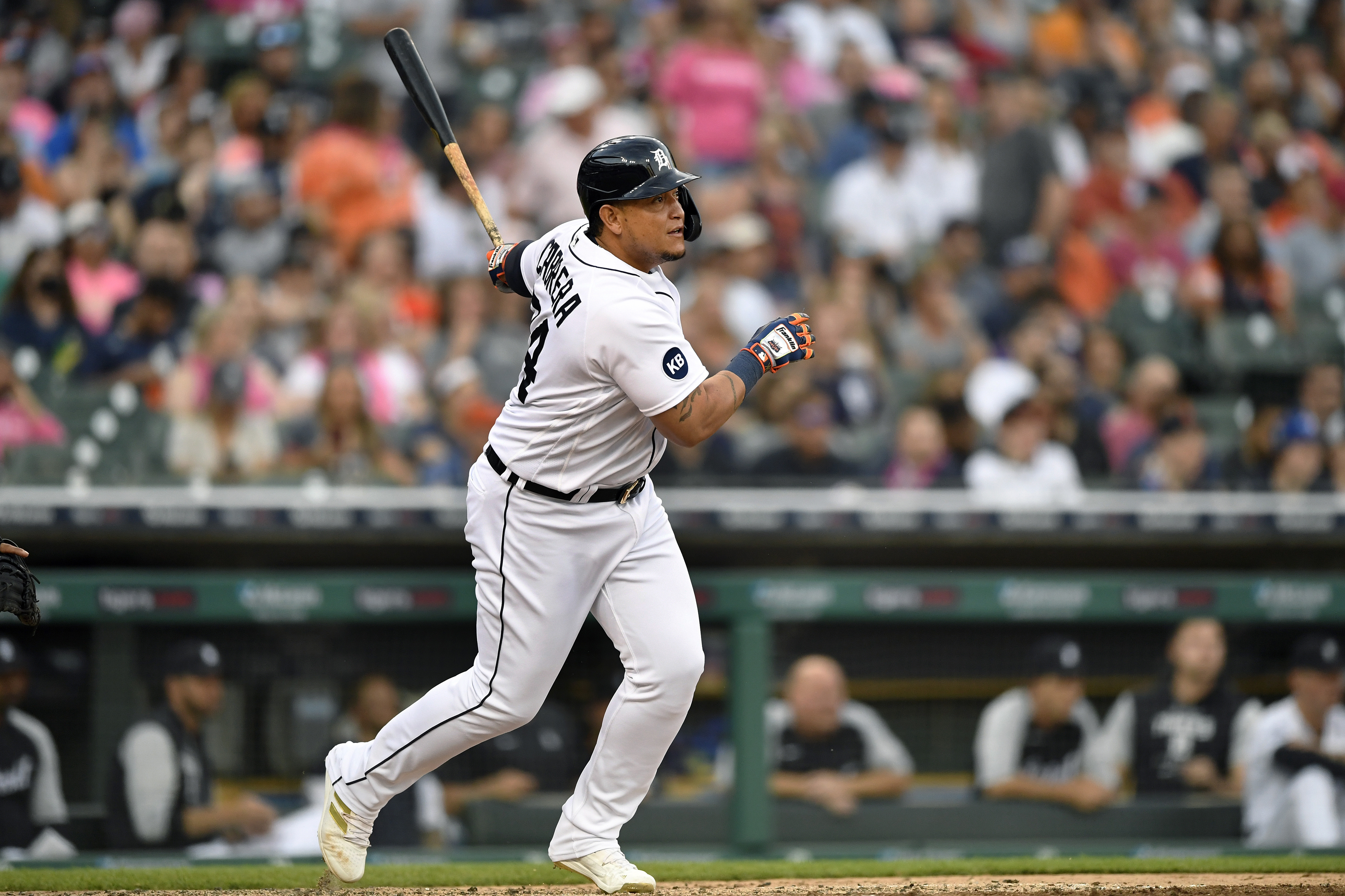 Cabrera's homer gives Tigers 2-1 victory over White Sox