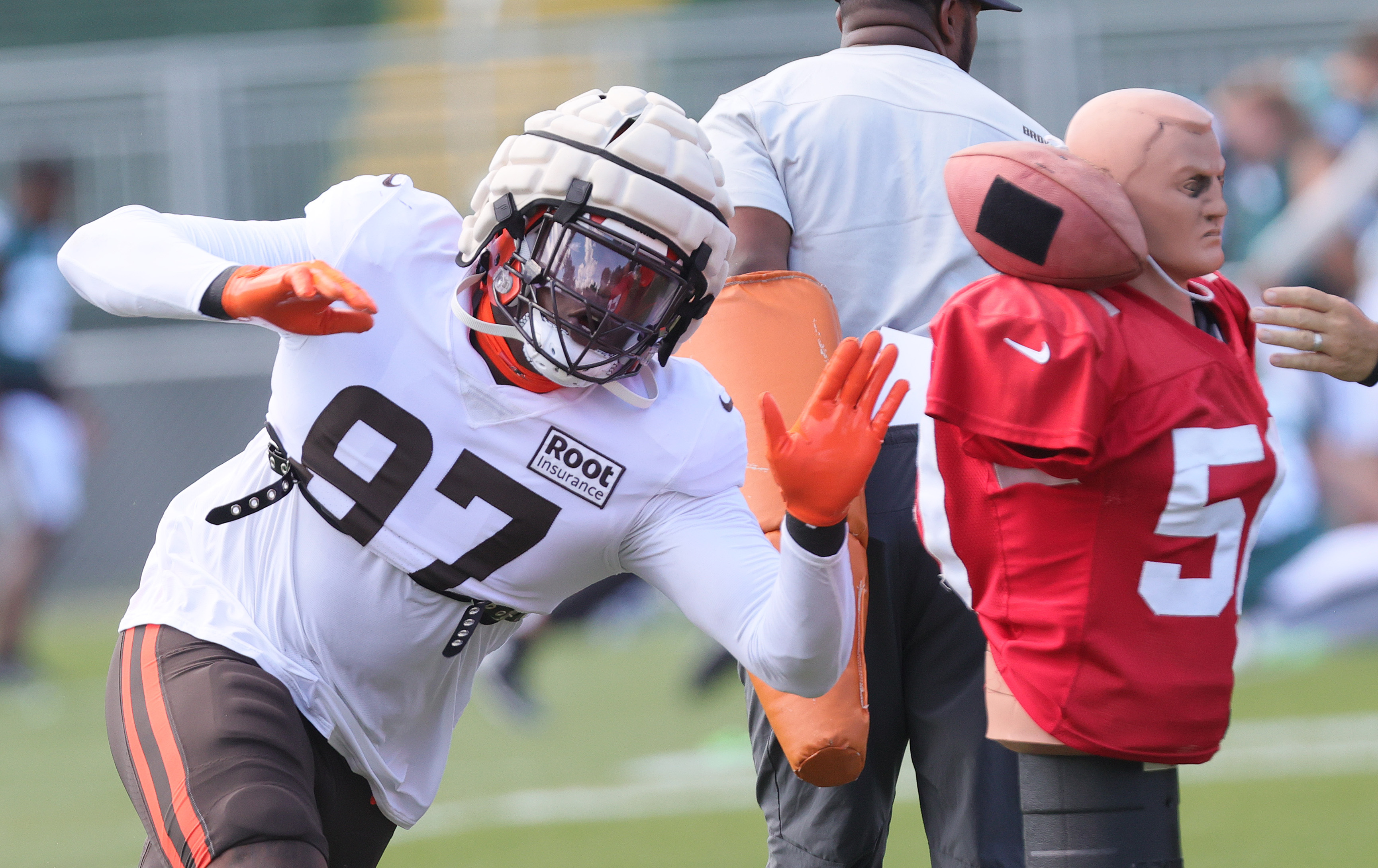 Cleveland Browns rookie Perrion Winfrey dials back his energy