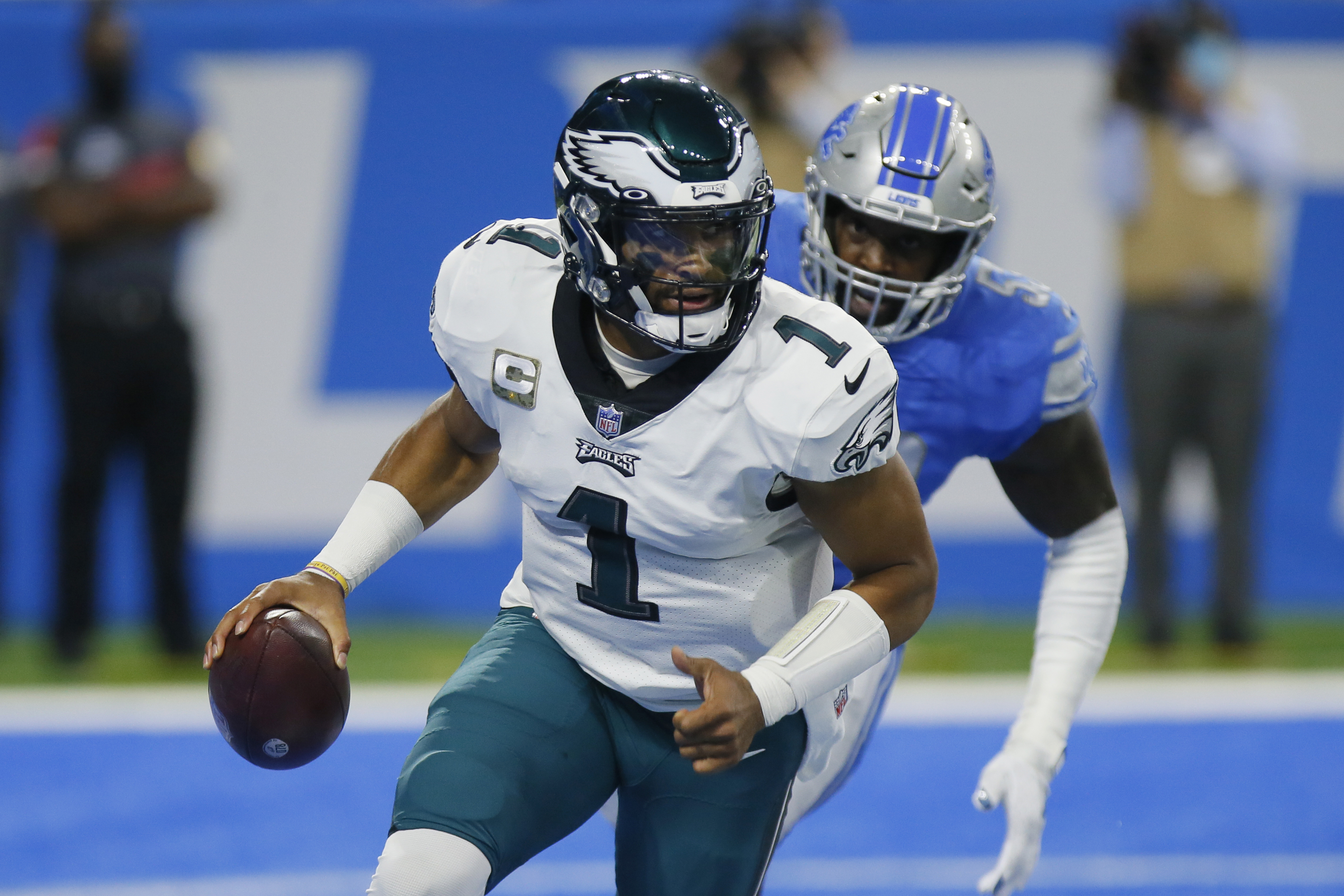 Watch: Boston Scott touchdown gives Eagles the early lead against Lions,  but Jalen Reagor carted off