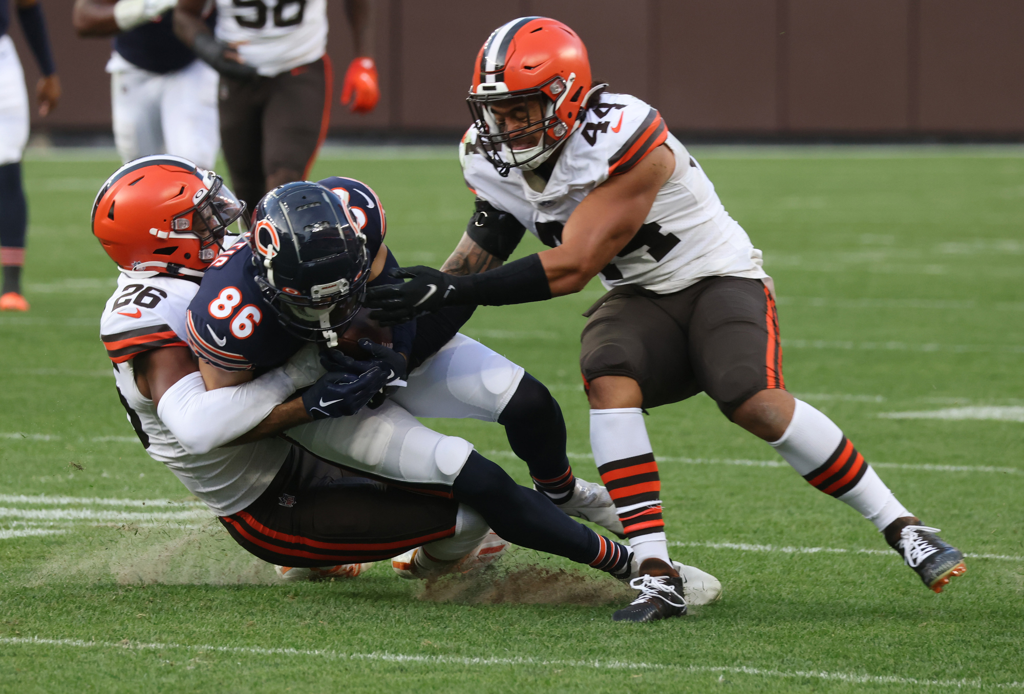 Cleveland Browns LB Sione Takitaki plays football like his hair is