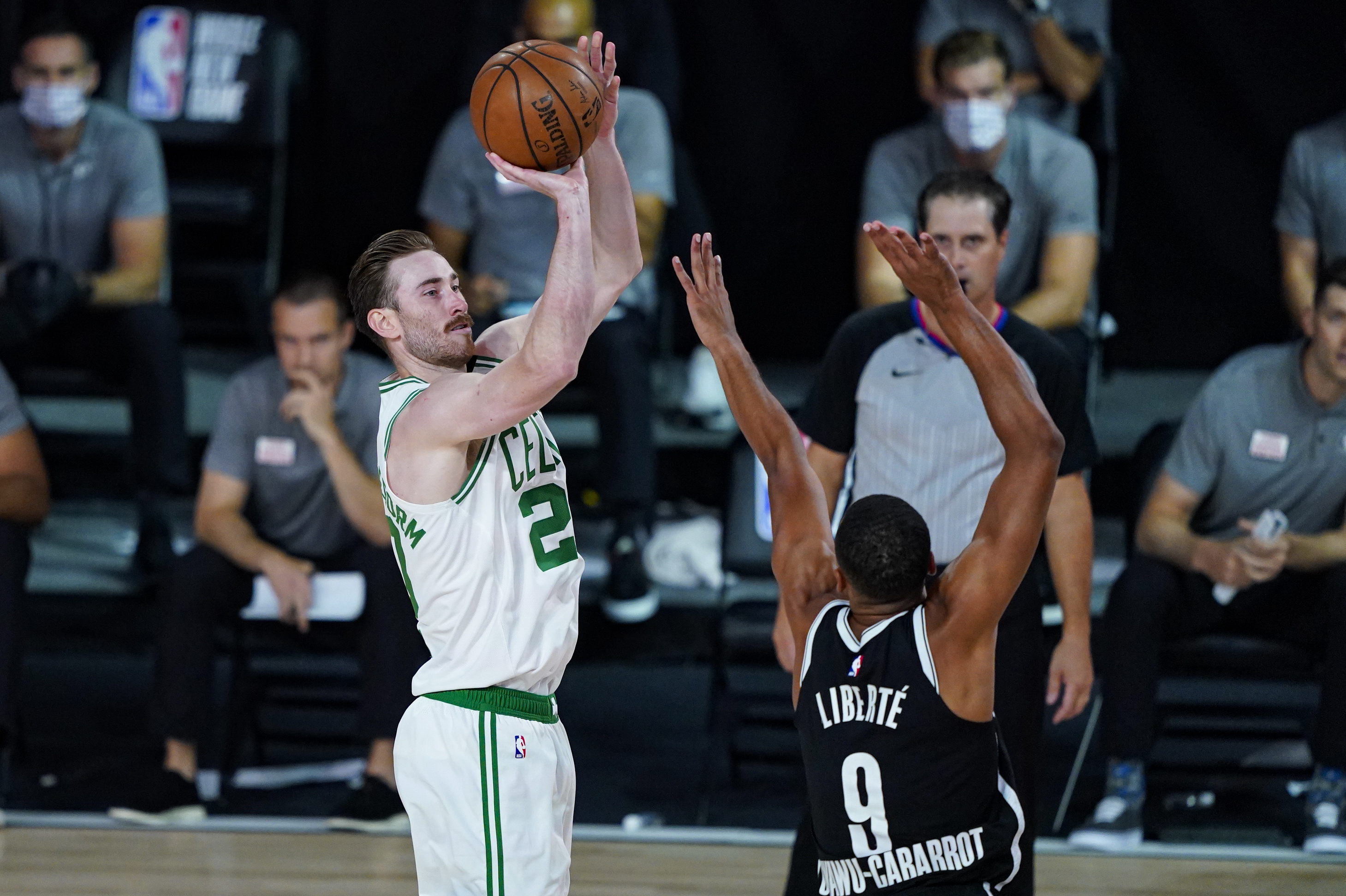 NBA: Gordon Hayward doesn't plan to leave bubble for new baby