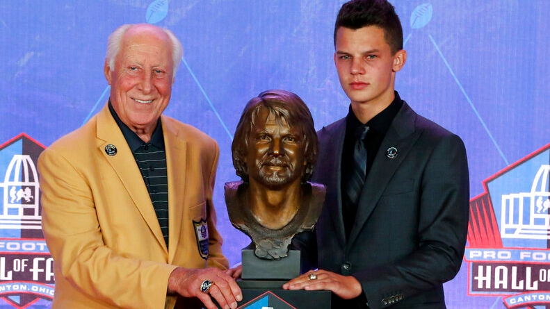 Pro Football Hall of Fame presents Ken Stabler's Ring of Excellence to  quarterback's family 