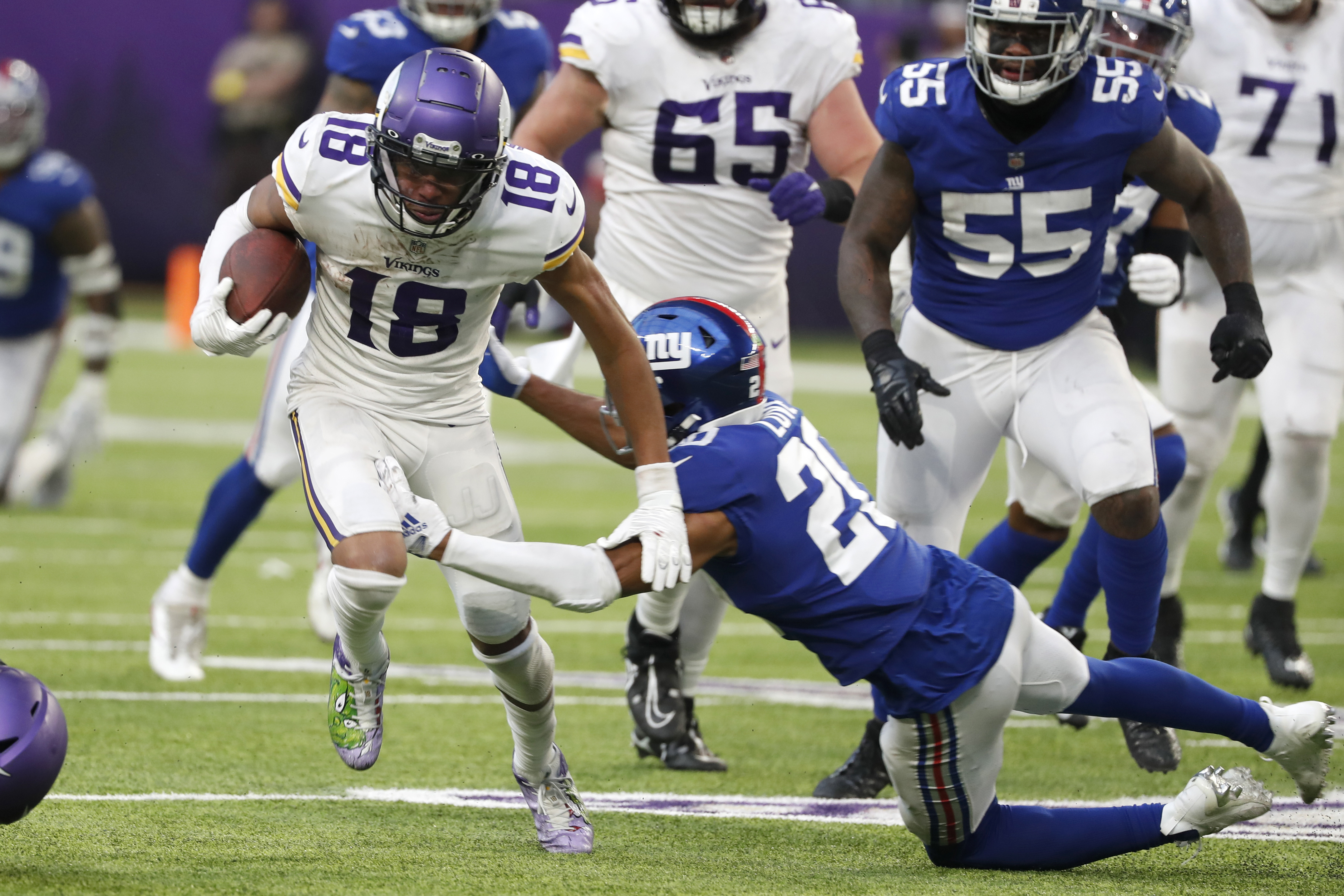 New York Giants' Adoree' Jackson stops Minnesota Vikings' Justin