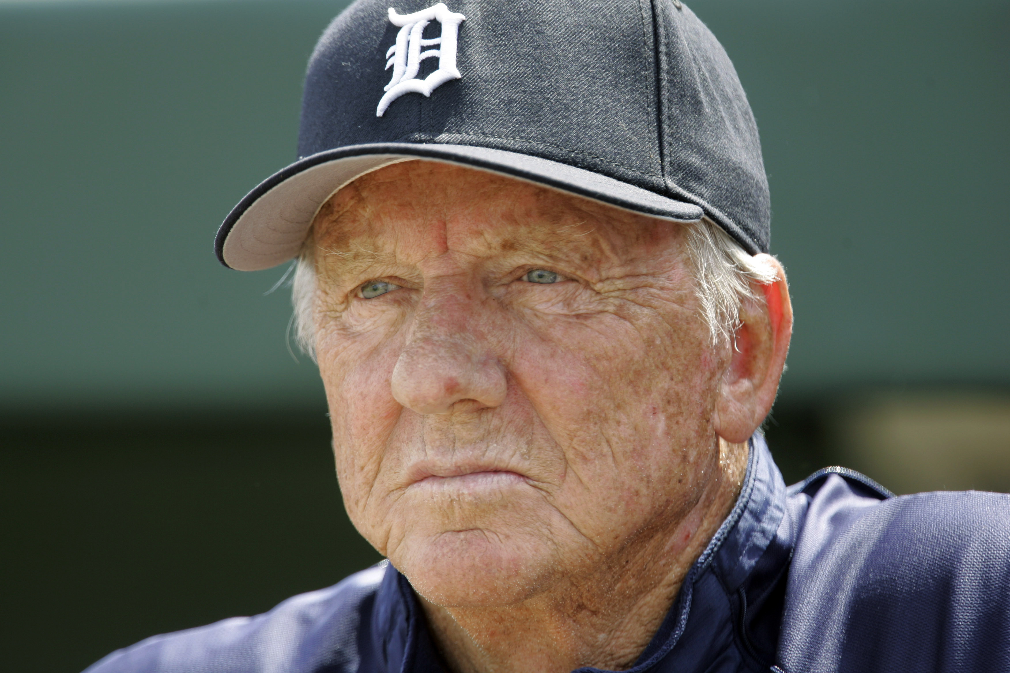 Detroit Tigers legend Al Kaline interacts with fans, signs