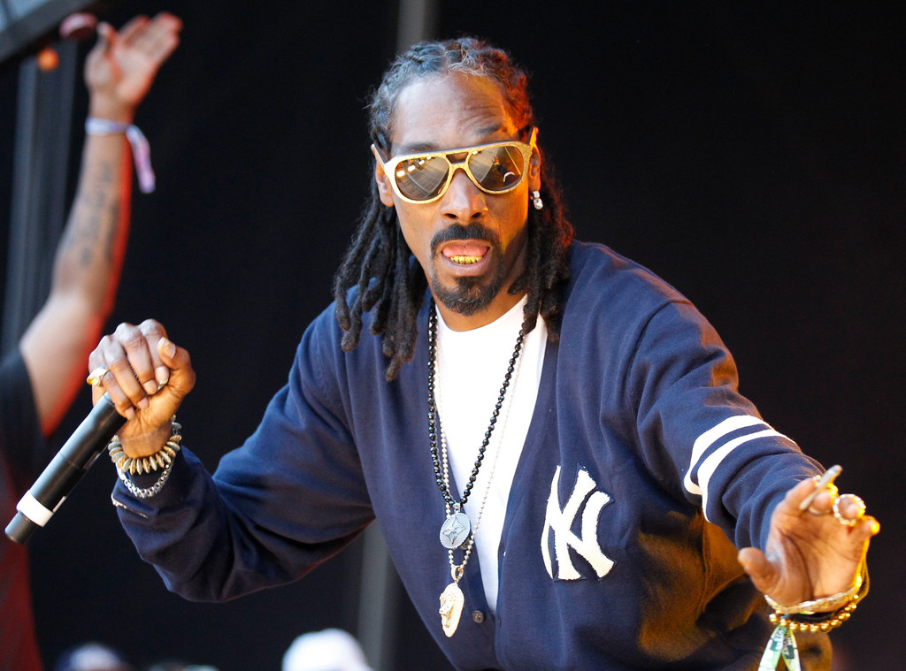 Snoop Dogg and other artists design limited edition Topps baseball 