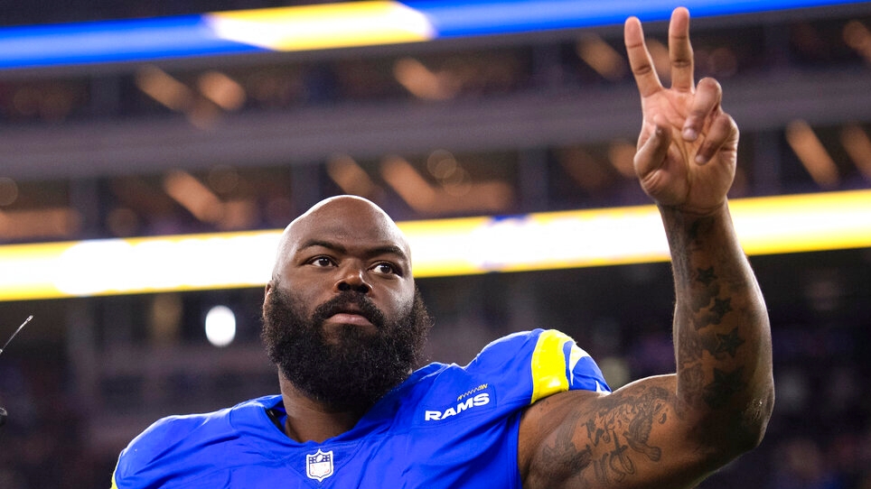 The Giants signed former Rams' DT A'Shawn Robinson to a 1-year deal.