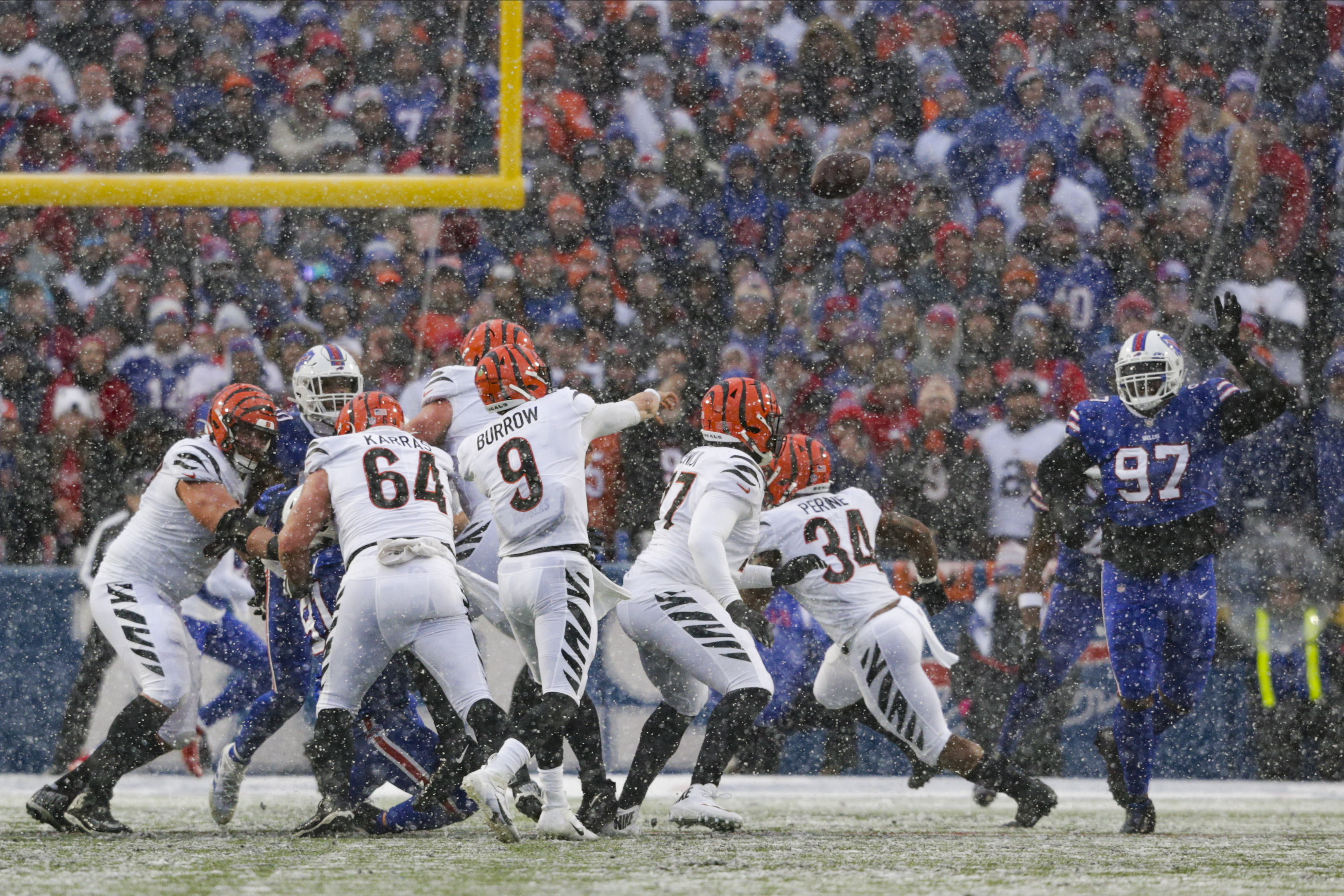 Buffalo Bills linebacker A.J. Klein (52) warms up before an NFL divisional  round playoff football game Sunday, Jan. 22, 2023, in Orchard Park, NY. (AP  Photo/Matt Durisko Stock Photo - Alamy