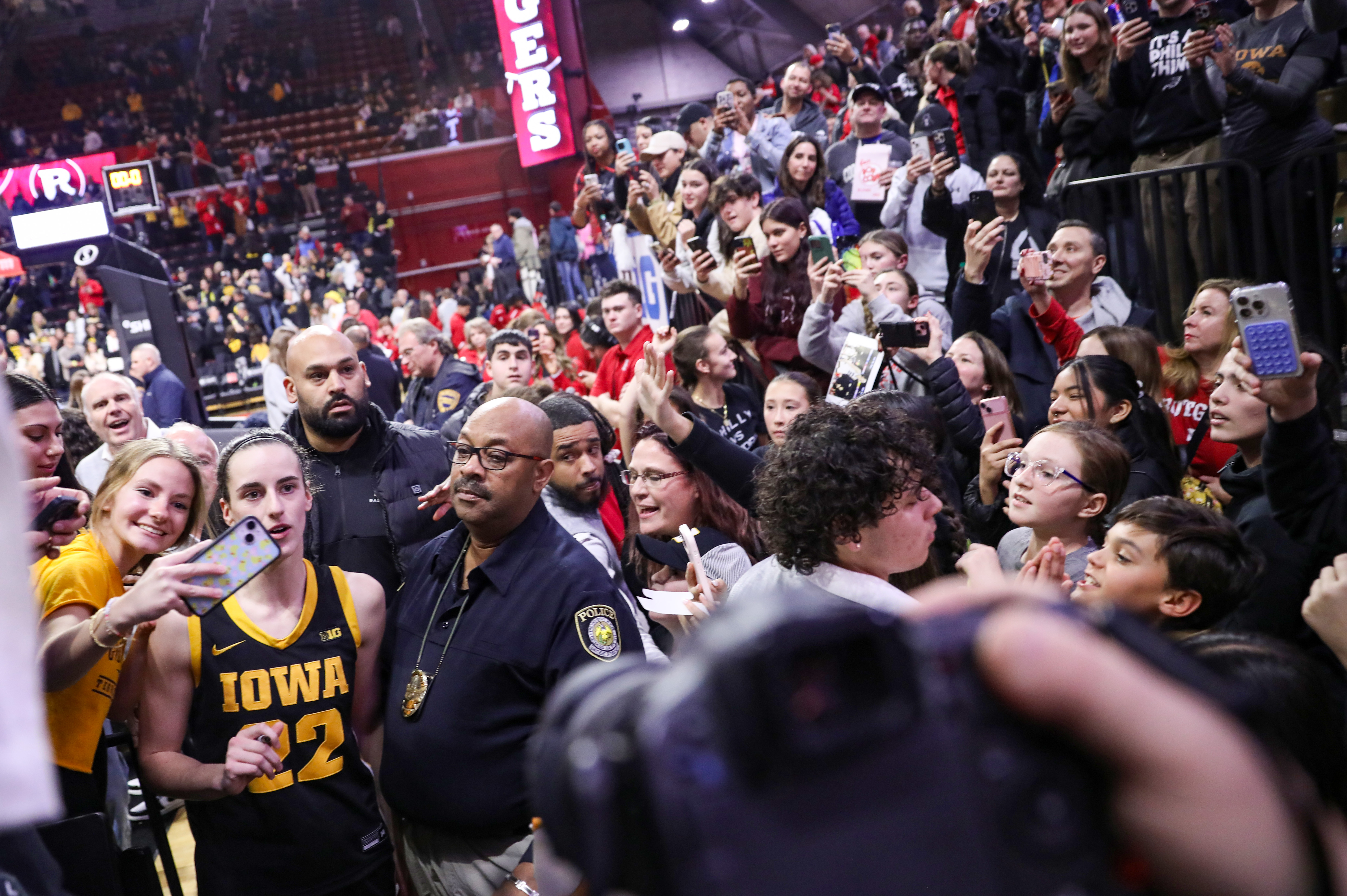 Superstar Caitlyn Clark leads Iowa to blowout win over Rutgers - nj.com