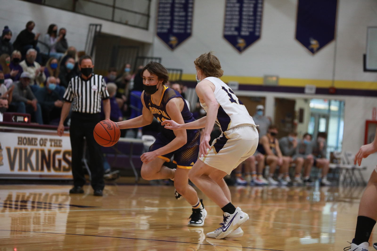 Schoolcraft defeats Kalamazoo Christian to win the division 3 regional