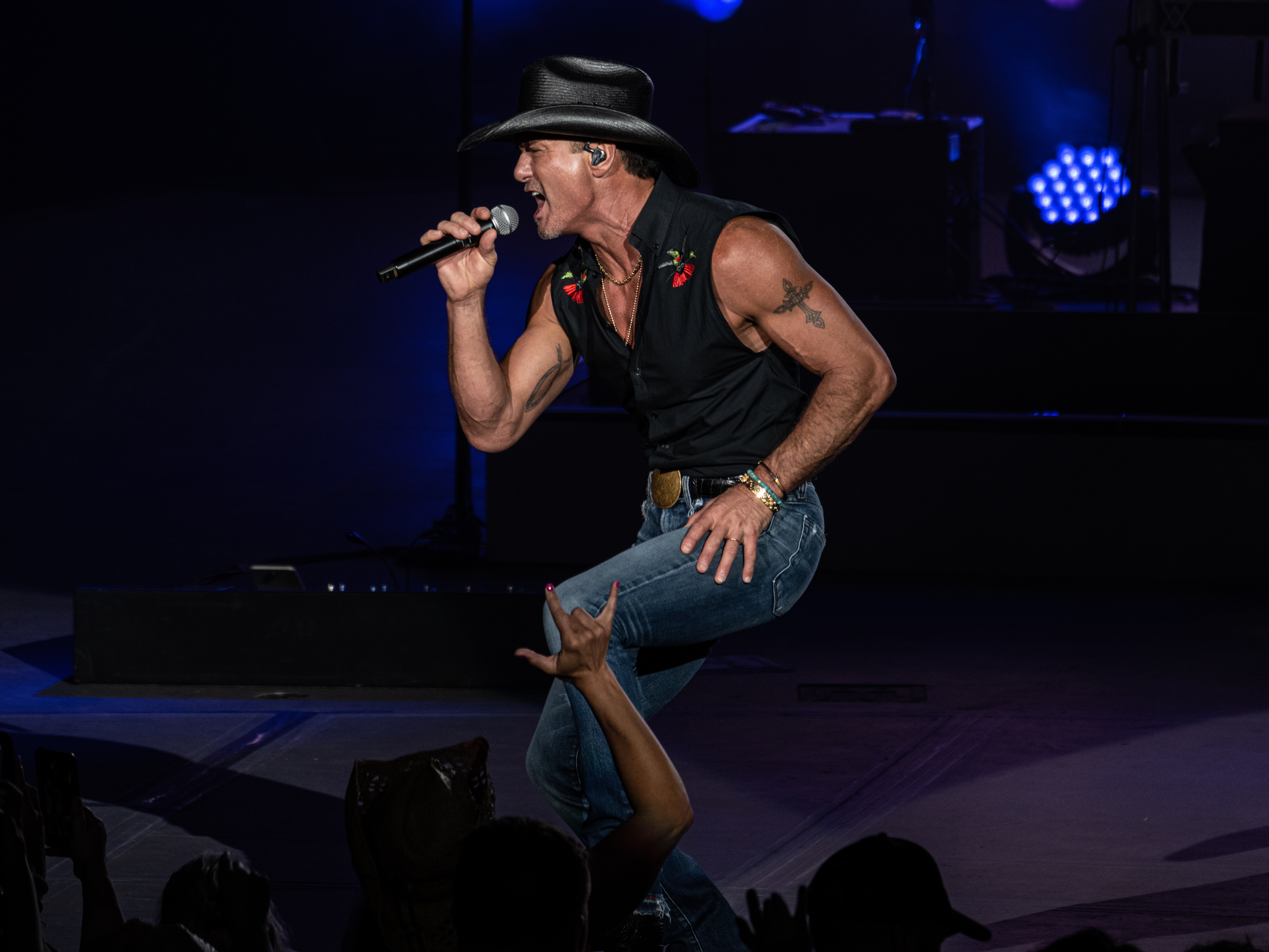 Tim McGraw Falls Backward Off Stage During Arizona Performance