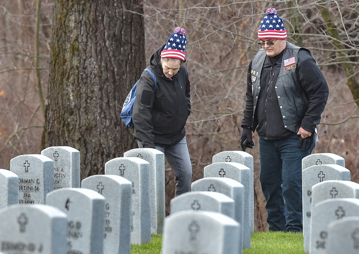 Wreaths across America at the Massachusetts Veterans Memorial Cemetery ...