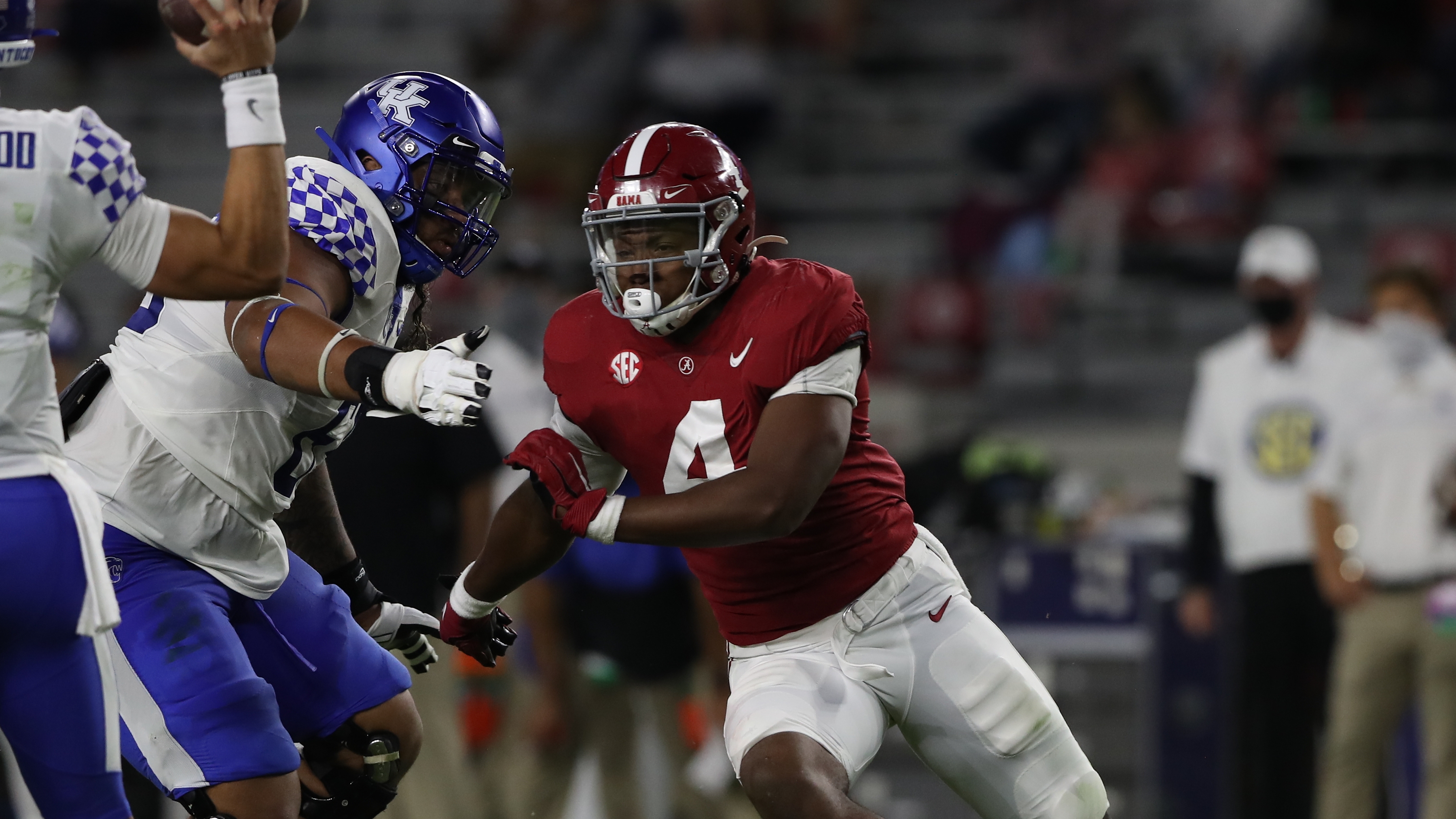 Alabama linebacker Christopher Allen injured during big play effort