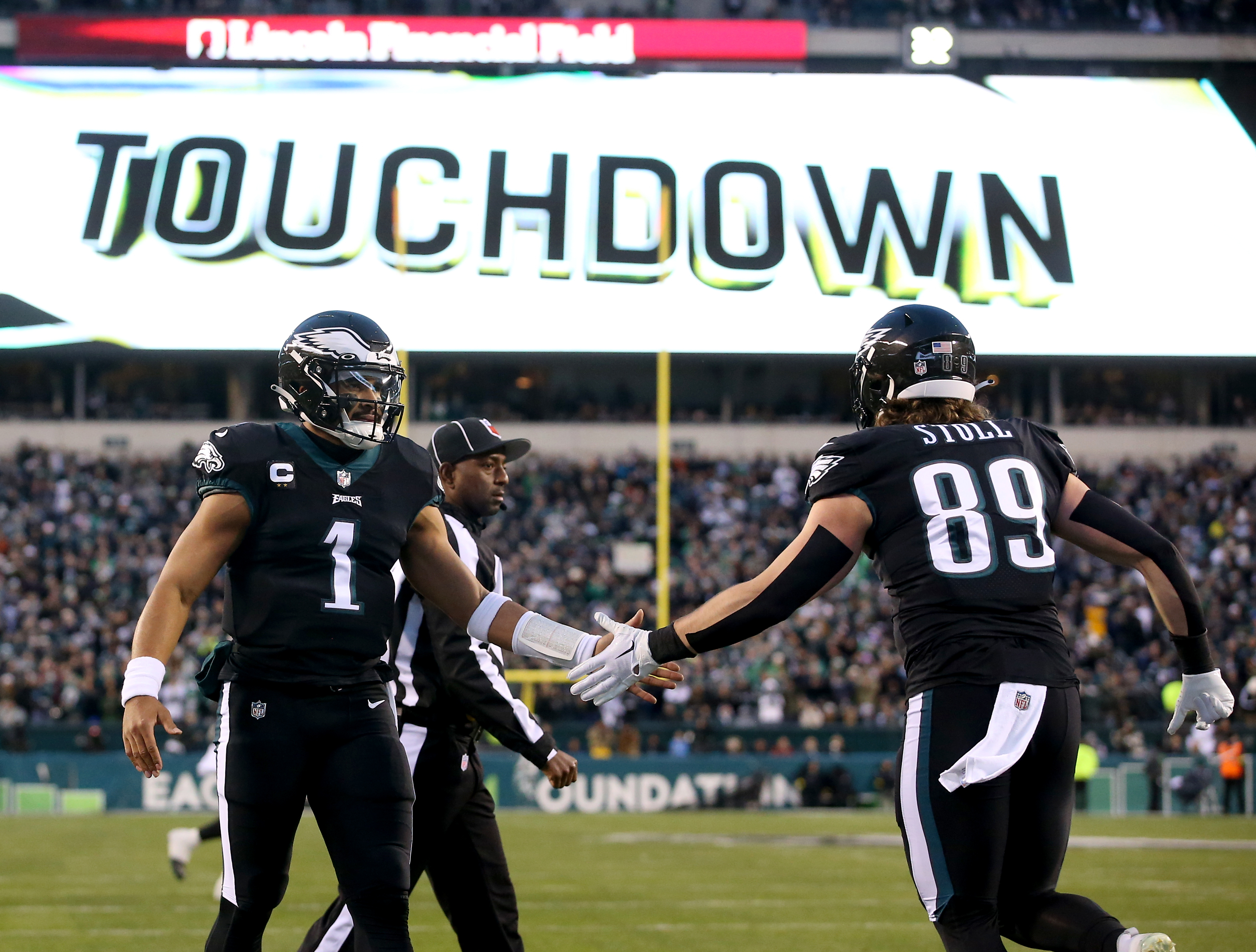 Eagles clinch the NFC East after 22-16 win over the Giants in Week 18