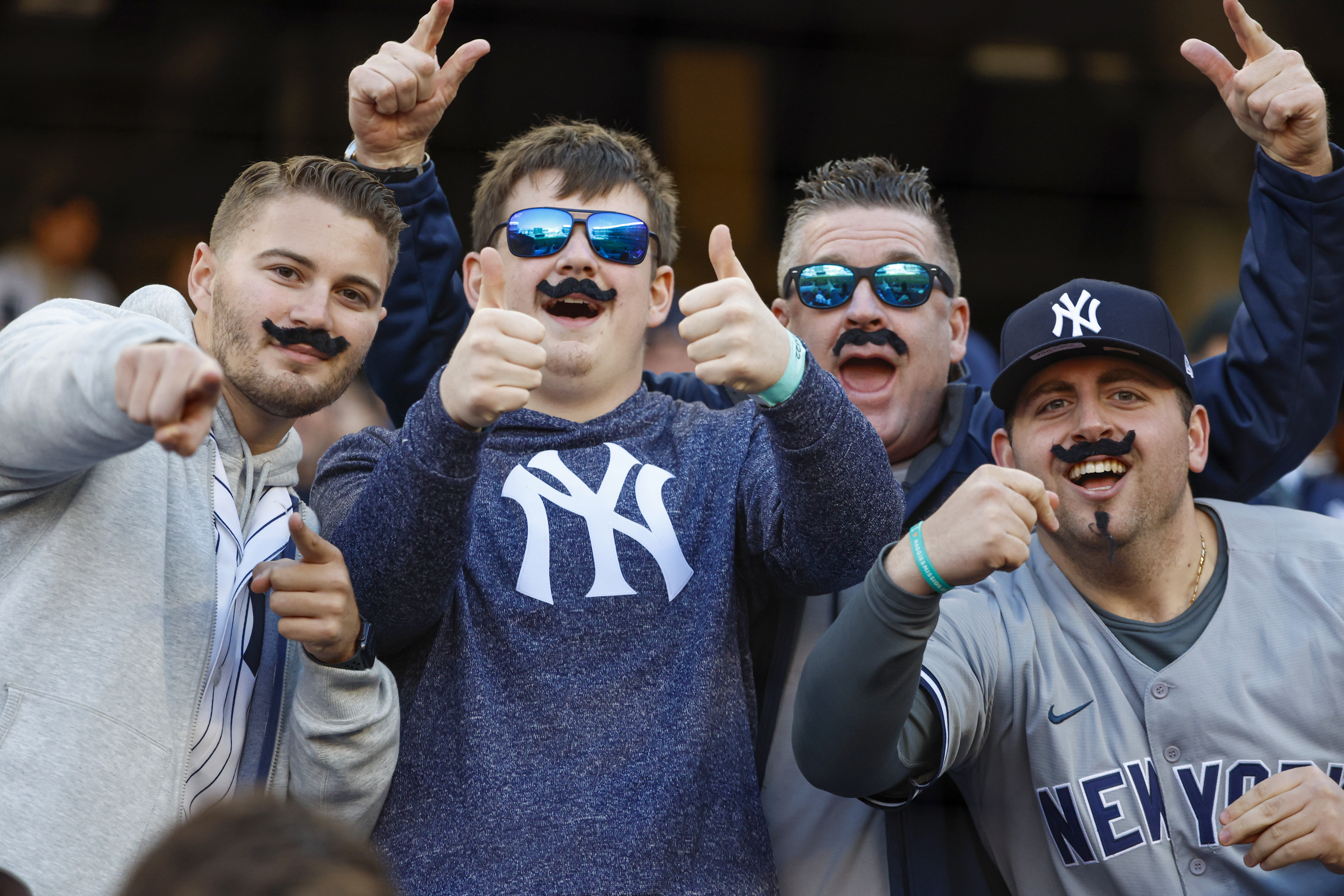 Yankees fans, Gleyber Torres mock Josh Naylor after 'disrespectful'  celebration: 'Who's your daddy?' 