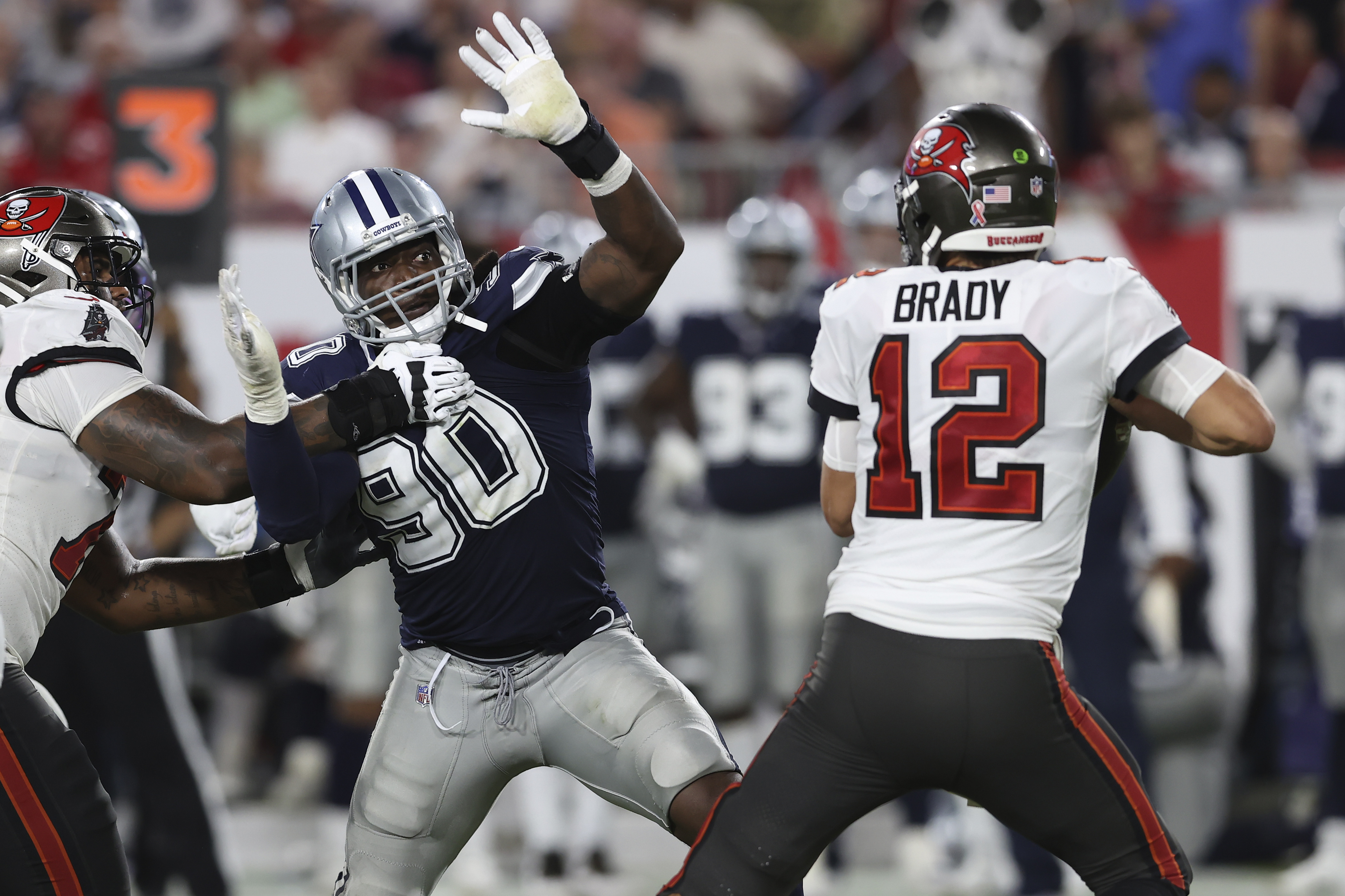 Tom Brady throws for 379 yards, 4 TDs as Bucs beat Cowboys 31-29 in NFL  opener 