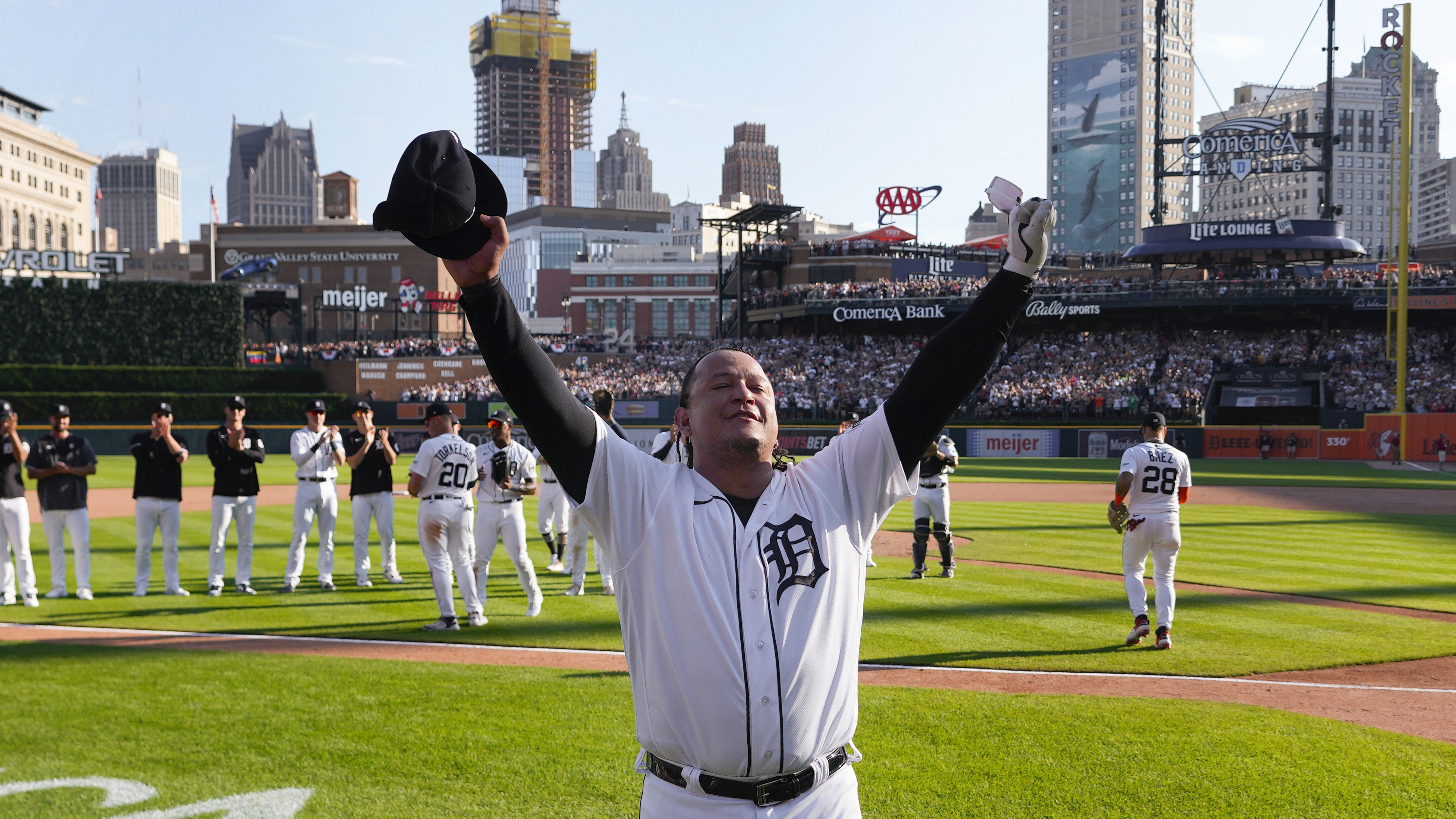 Miguel Cabrera Gets Perfect Career Send-Off Against Guardians