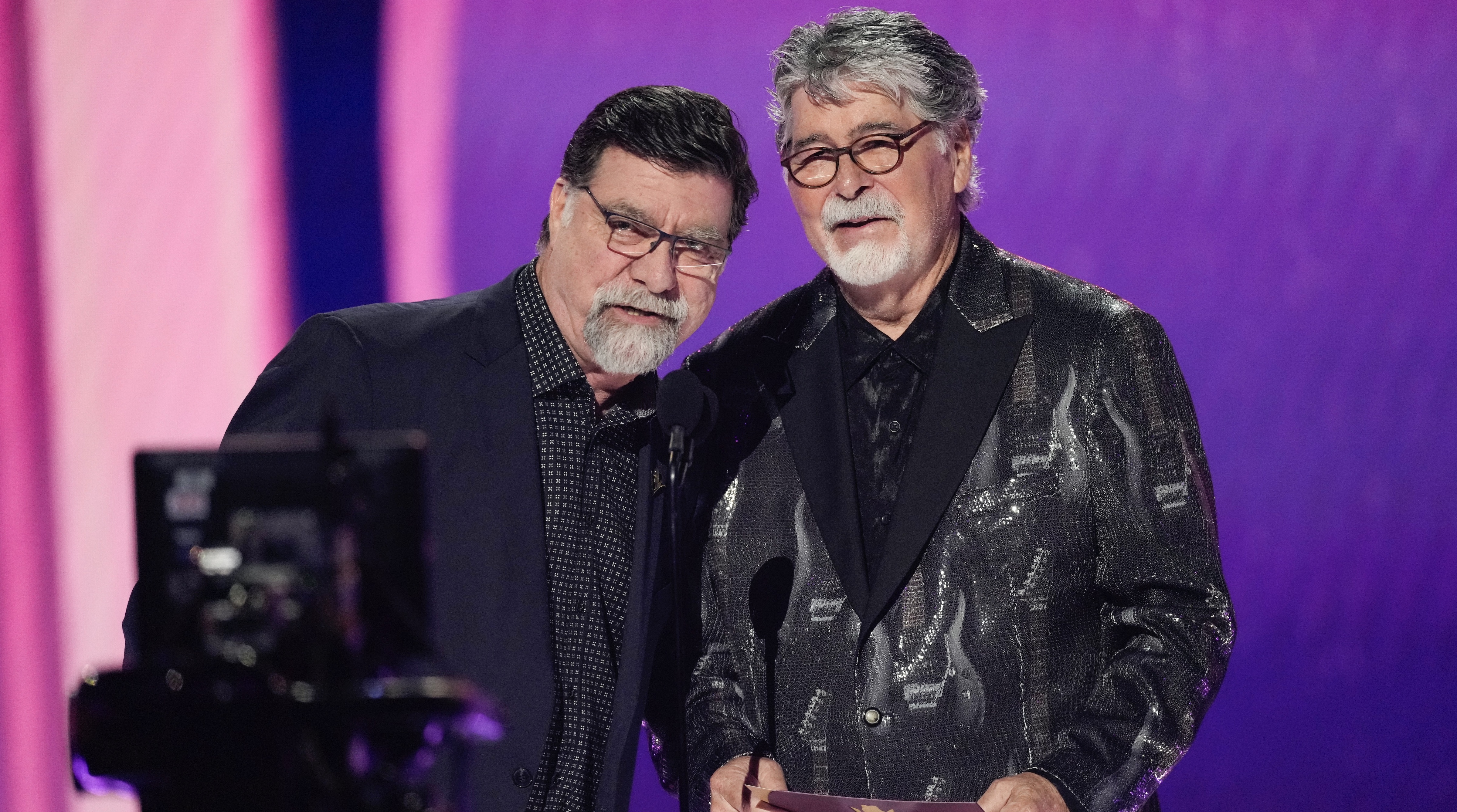 Legendary country singers offer new twist on Southern classic: 'One of my favorite records' - al.com