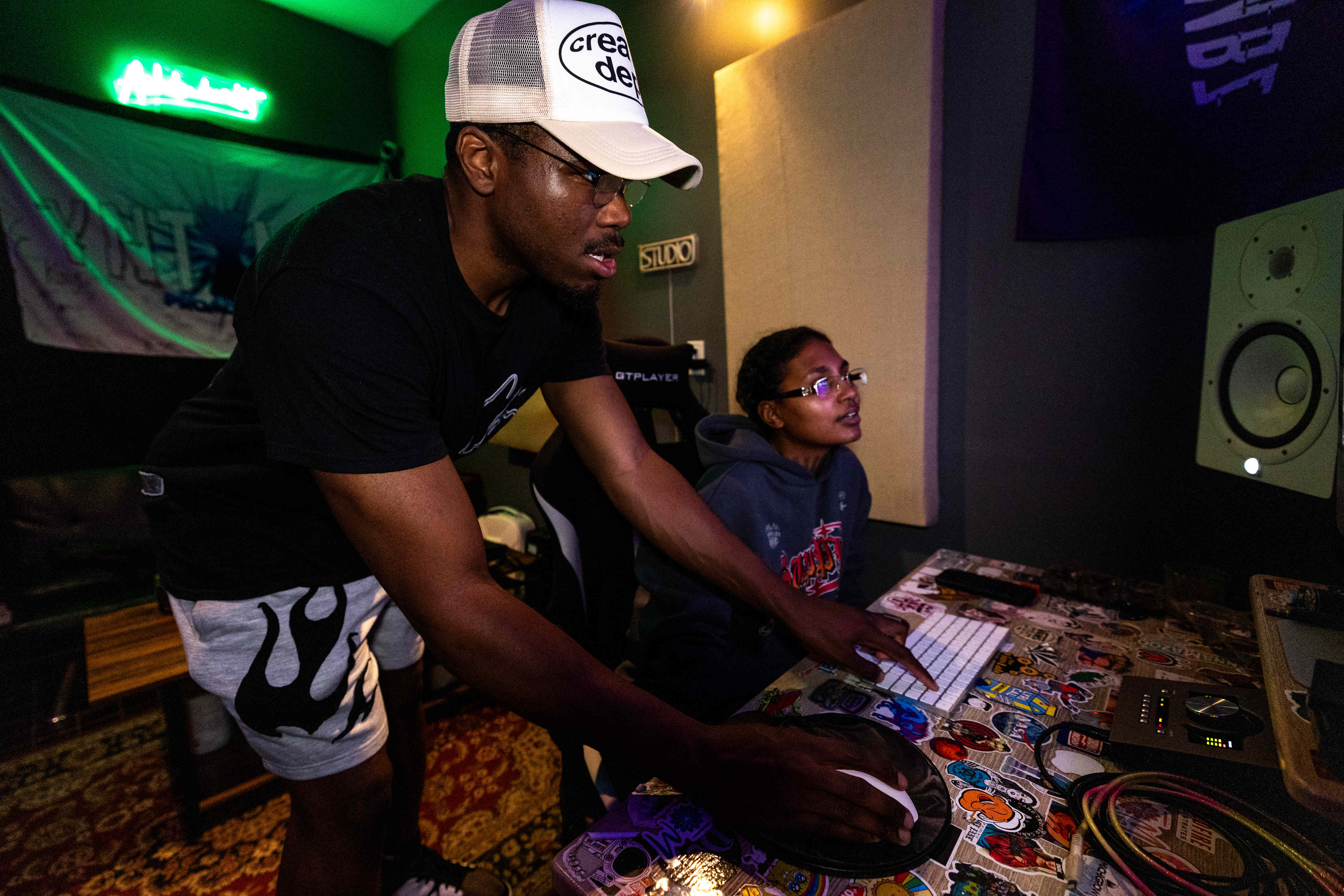 Kalamazoo rapper LIPSEY making waves at 19 - mlive.com