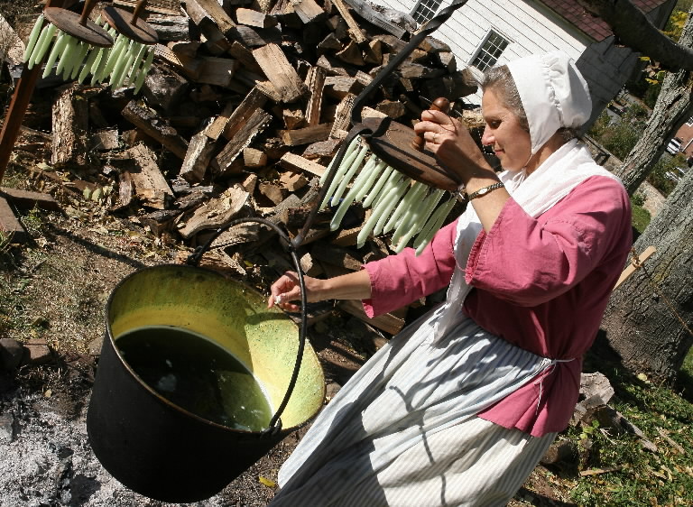 Historic Richmond Town hosts candle making workshops as ‘Cabin Fever