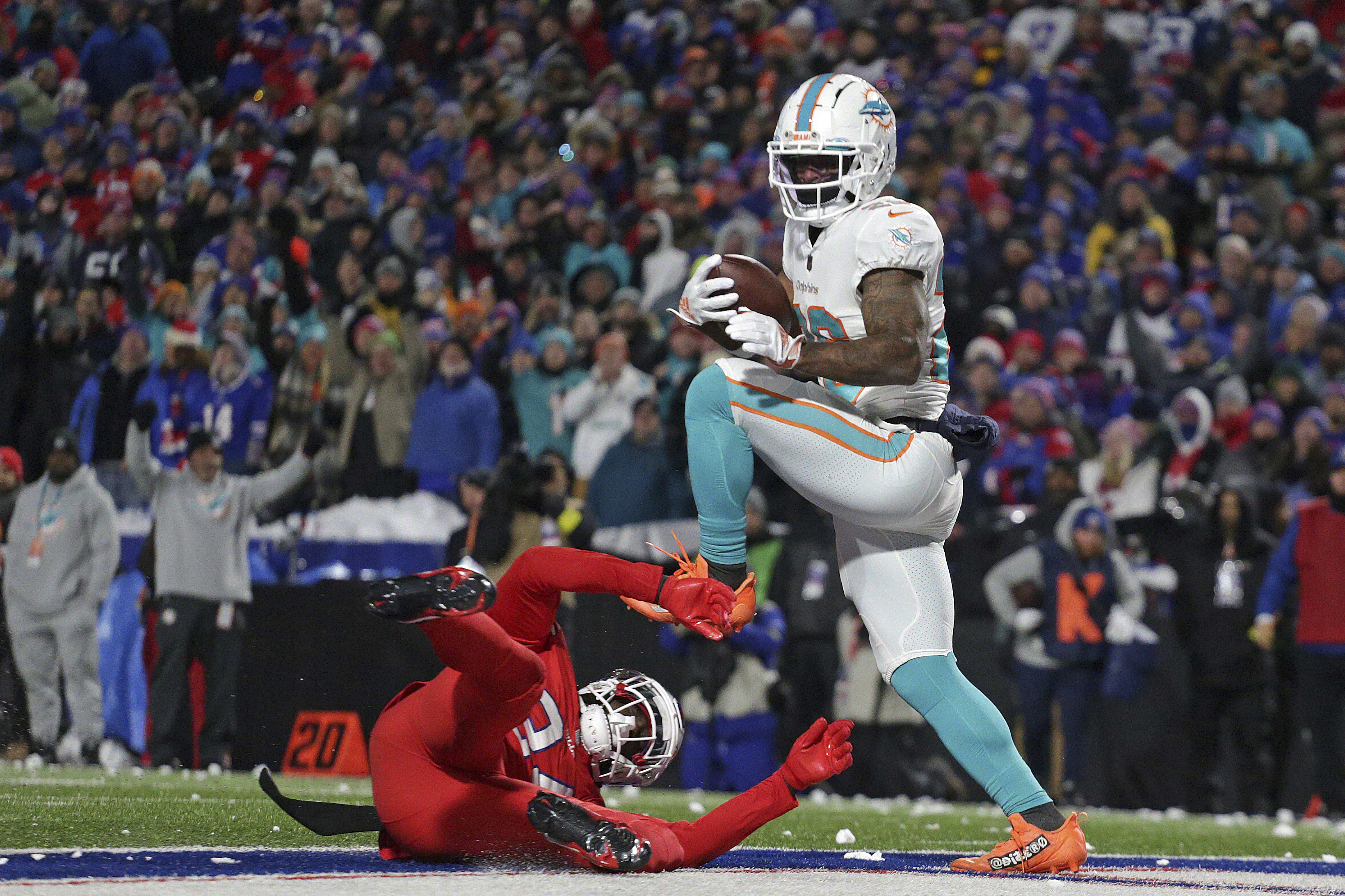 Dolphins star Hill unfazed by Bills fans heading into highly anticipated  showdown