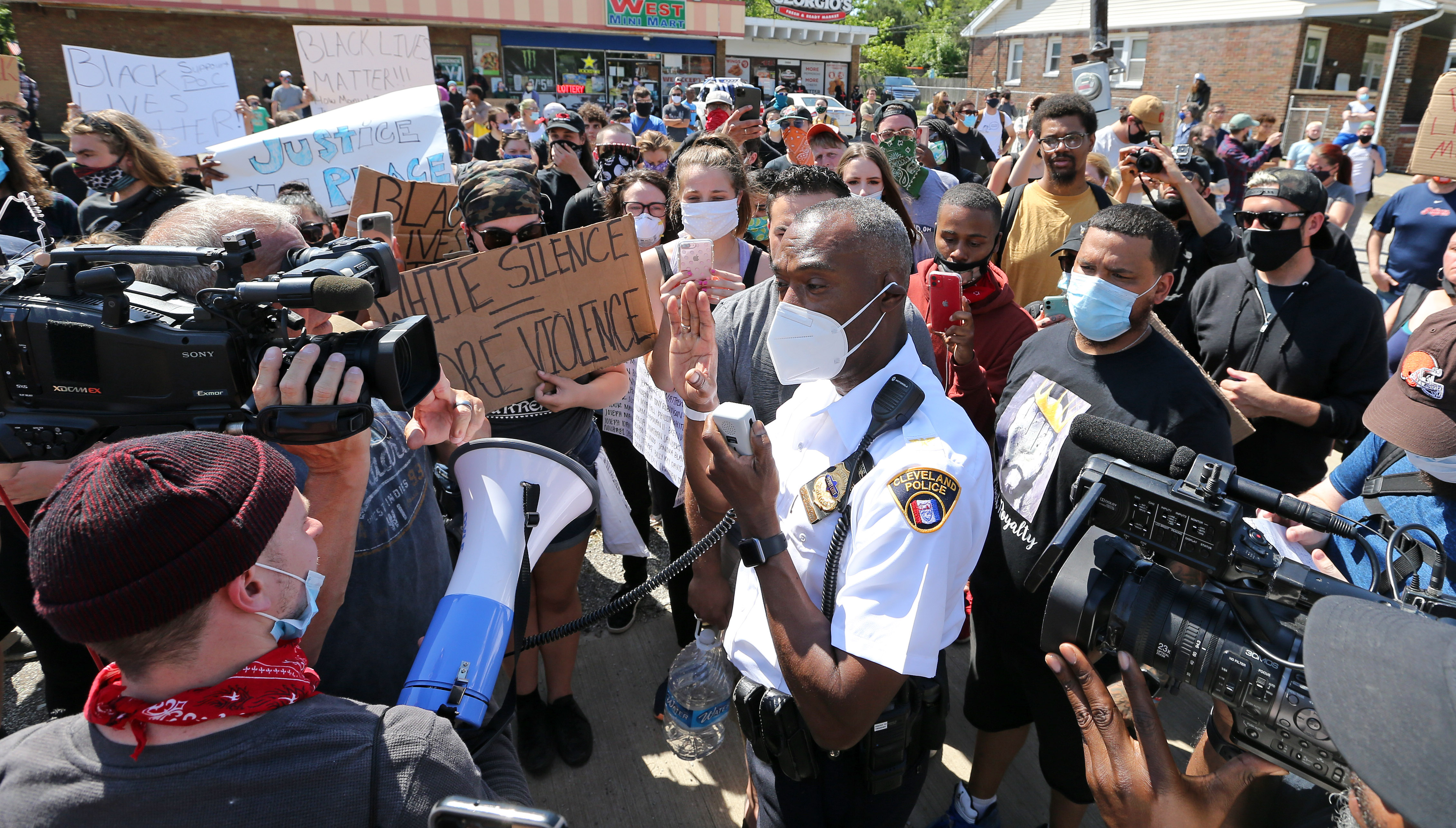 protesters-rally-at-cleveland-police-first-district-headquarters-june