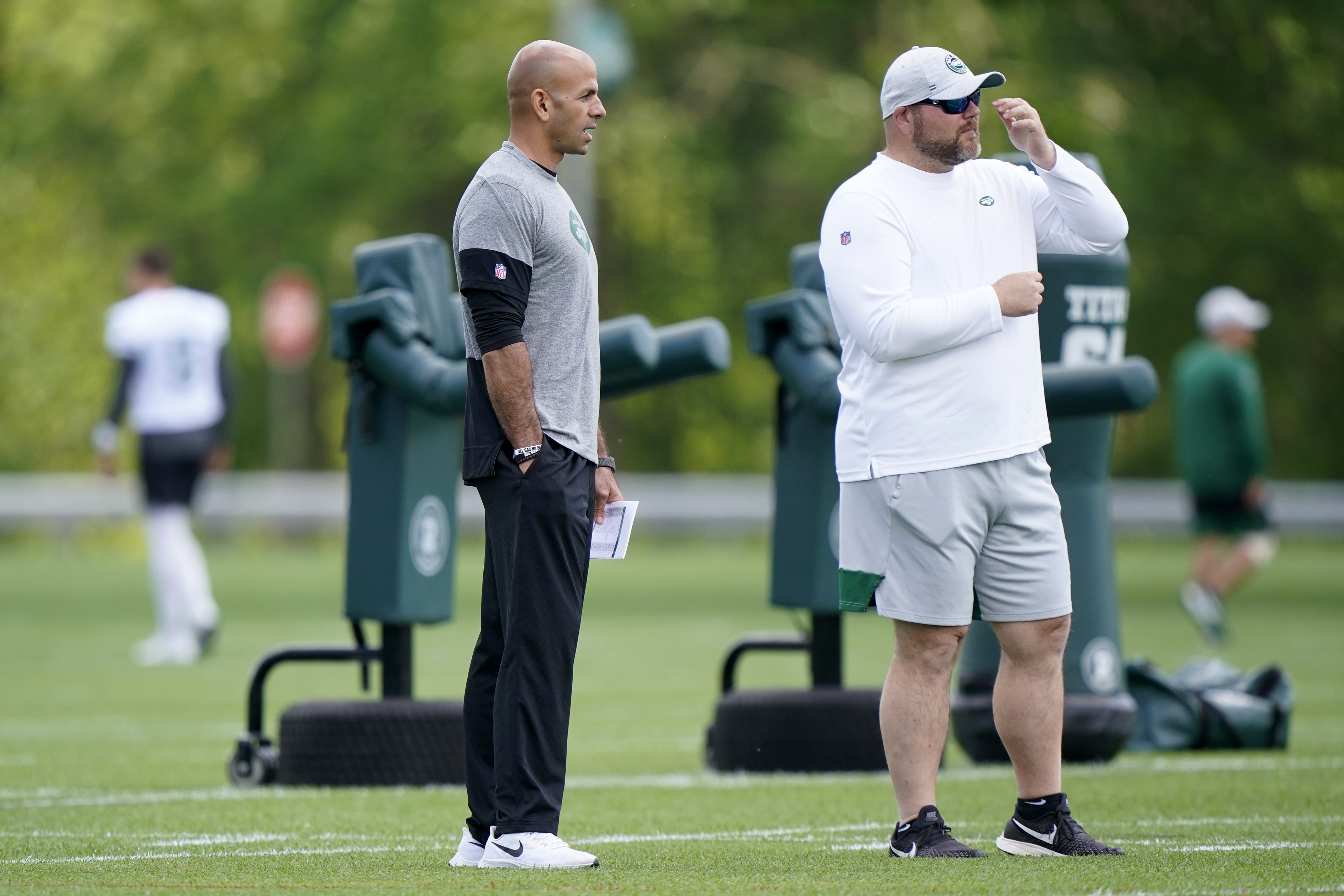 New York Jets 2022 offseason: Should Joe Douglas trade Mekhi Becton?