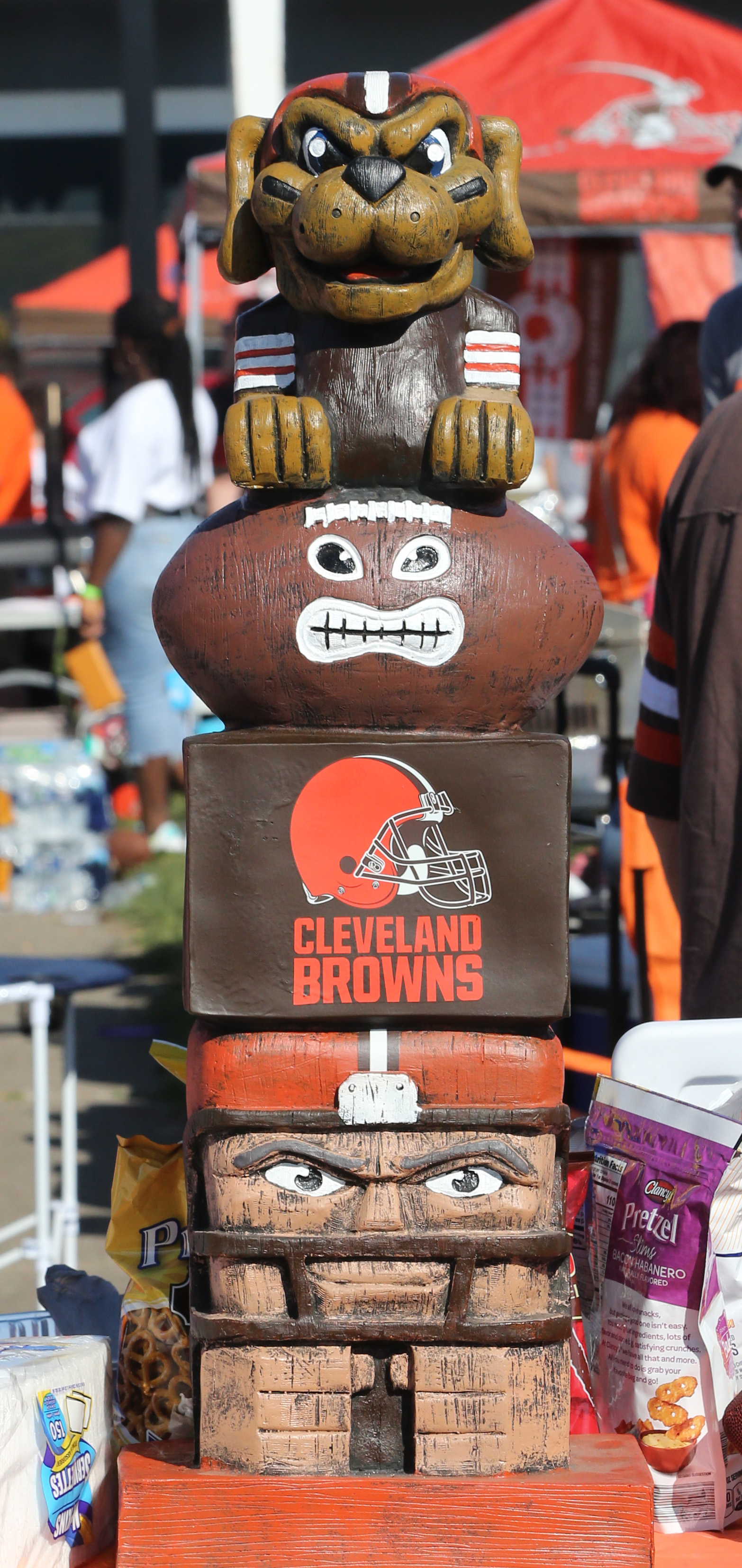 Browns fans got into a tailgate fight prior to Texans game (Video)