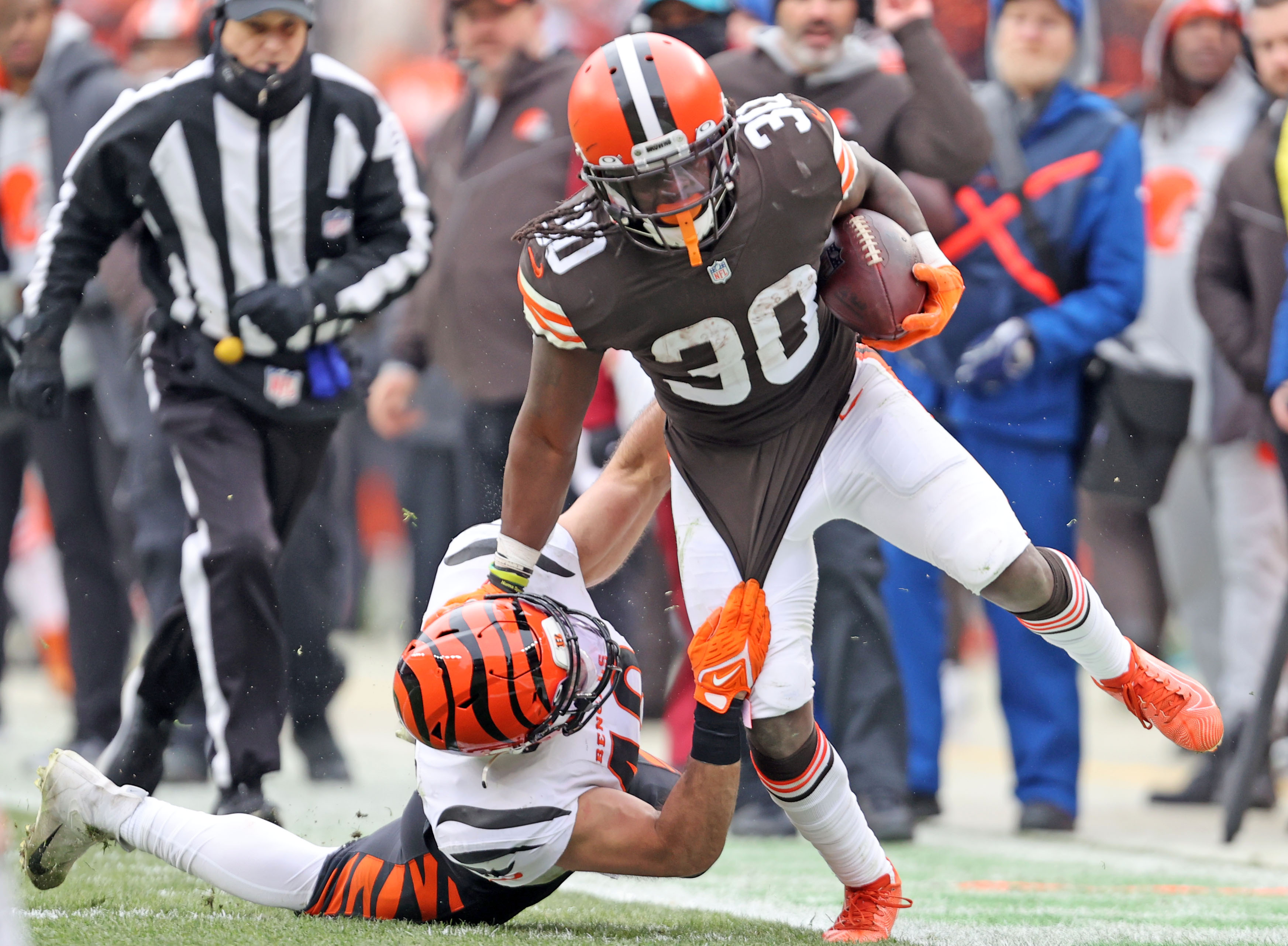 Cleveland Browns running back D'Ernest Johnson vs. Cincinnati Bengals,  January 9, 2022 