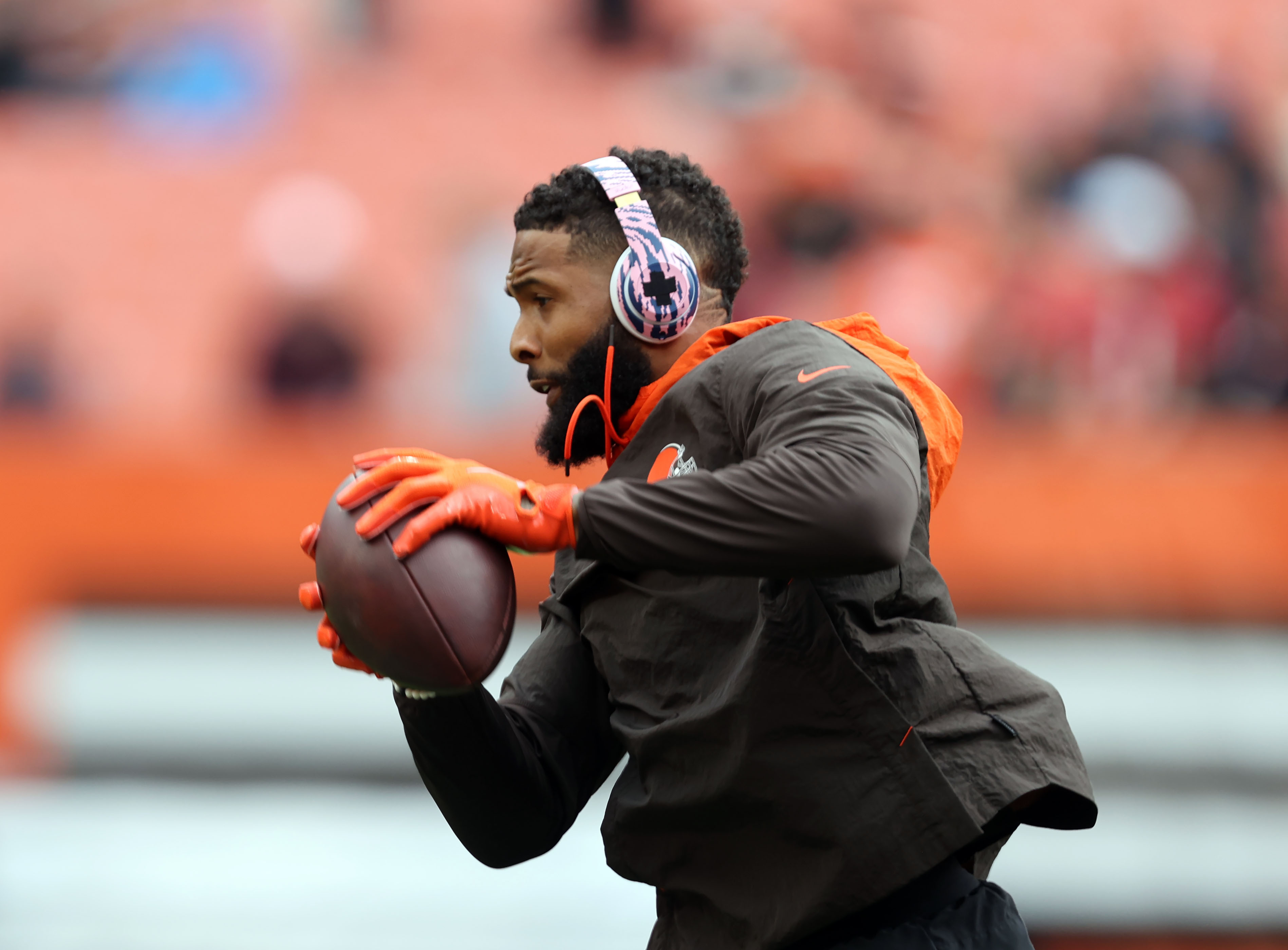 Cleveland Browns receiver Odell Beckham Jr. shakes off shoulder injury