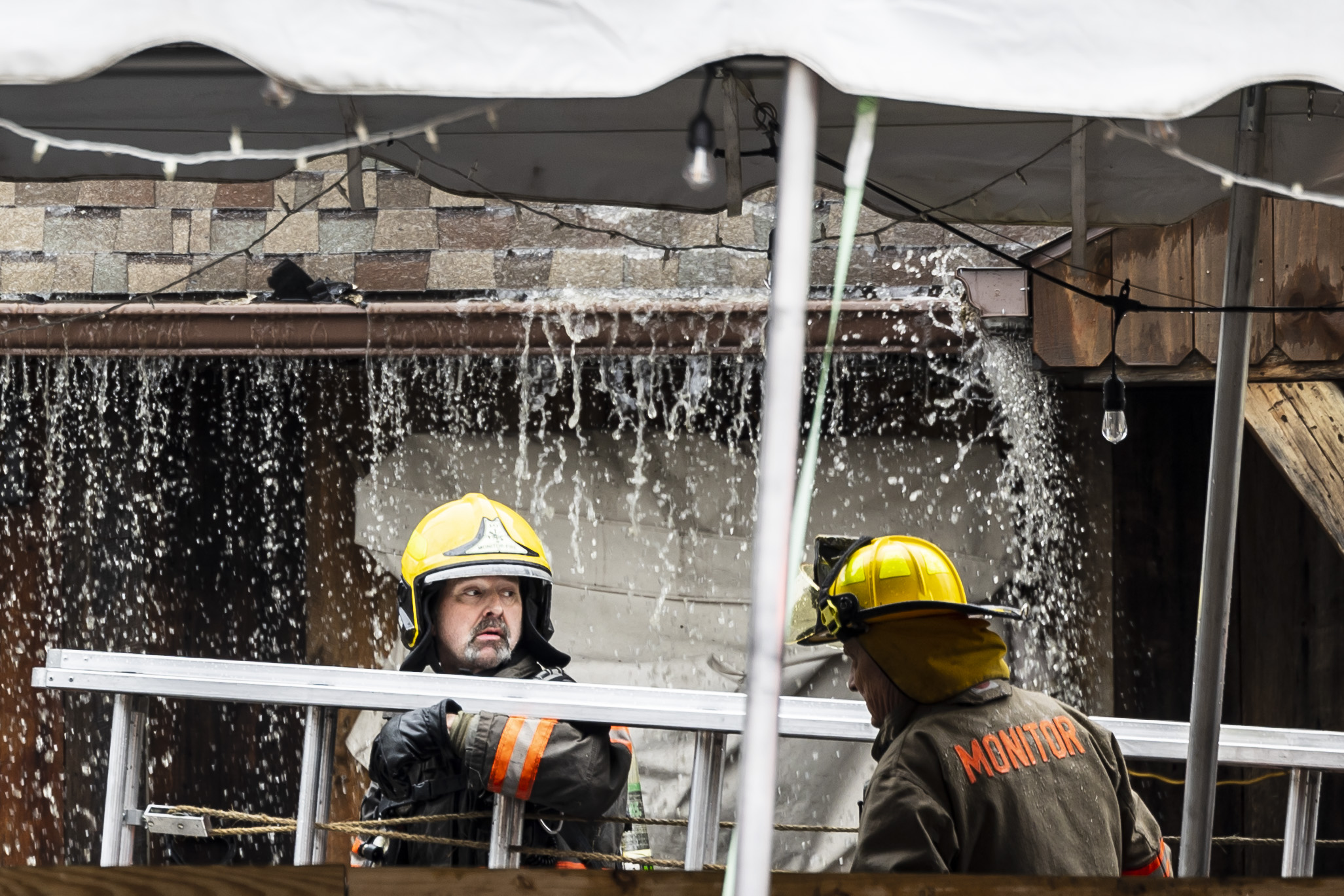 Fire and smoke engulf Mode’s Tavern in Bay City - mlive.com