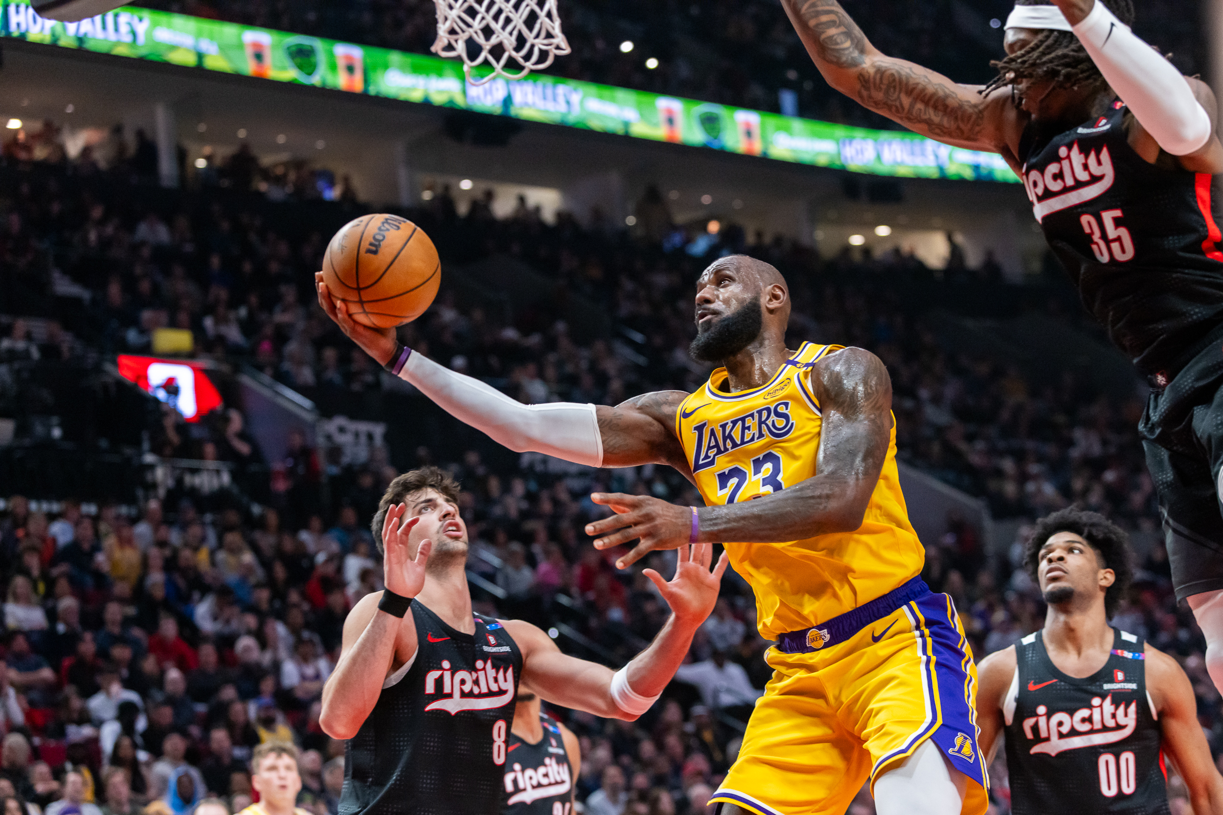 los angeles lakers vs portland trail blazers