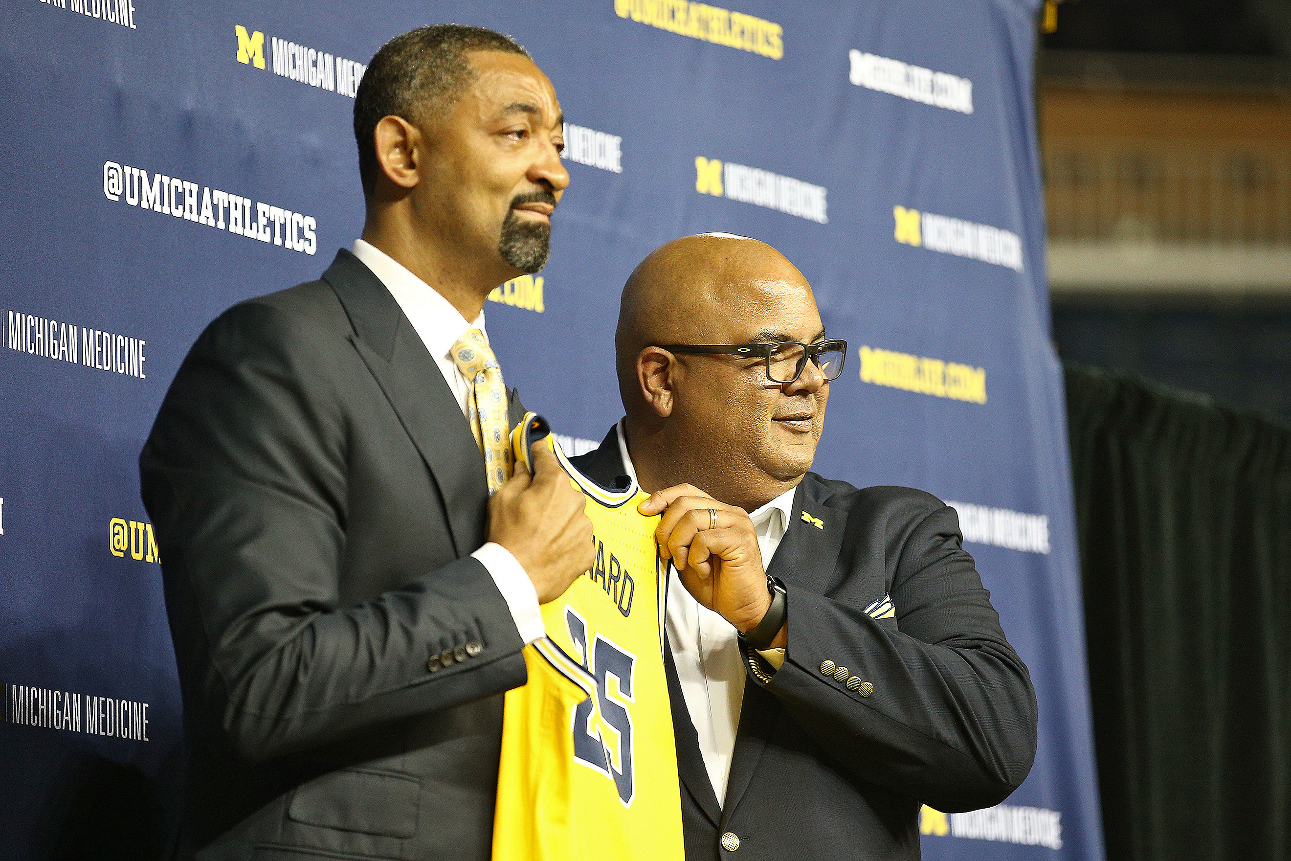 Michigan hoops coach Juwan Howard agrees to 5-year extension - Seattle  Sports