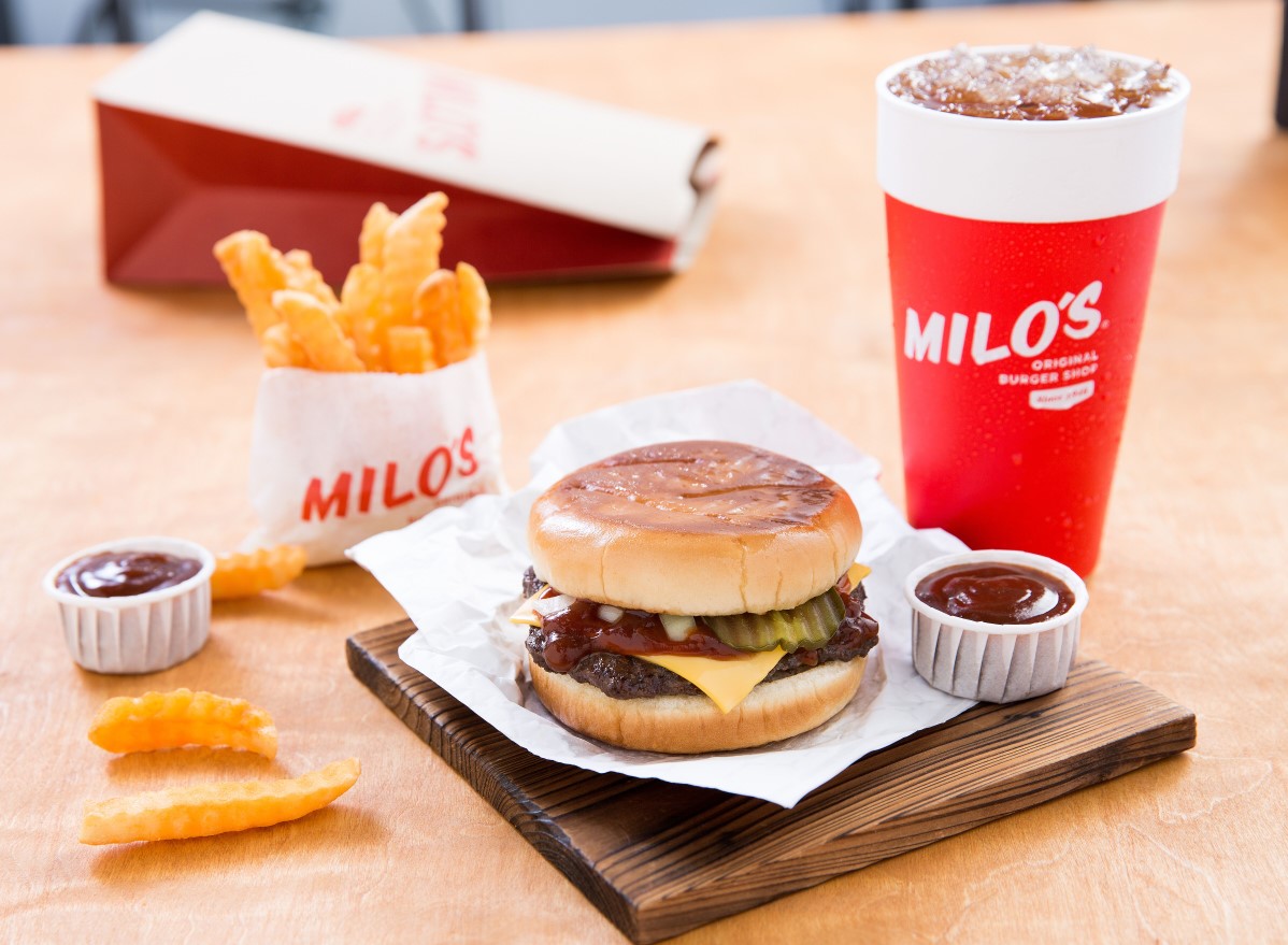 Milo's Hamburgers hamburger en friet's Hamburgers burger and fries