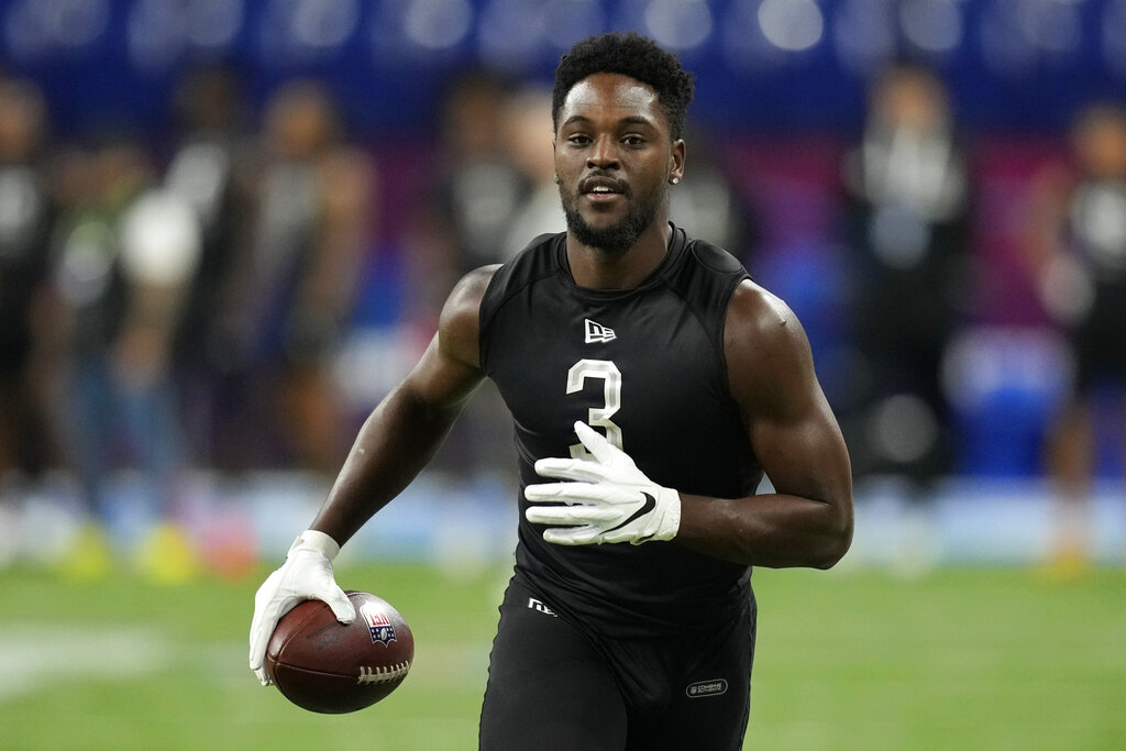 Cleveland Browns receiver David Bell participates in a drill during an NFL  football practice, Friday, May 13, 2022, in Berea, Ohio. (AP Photo/David  Dermer Stock Photo - Alamy