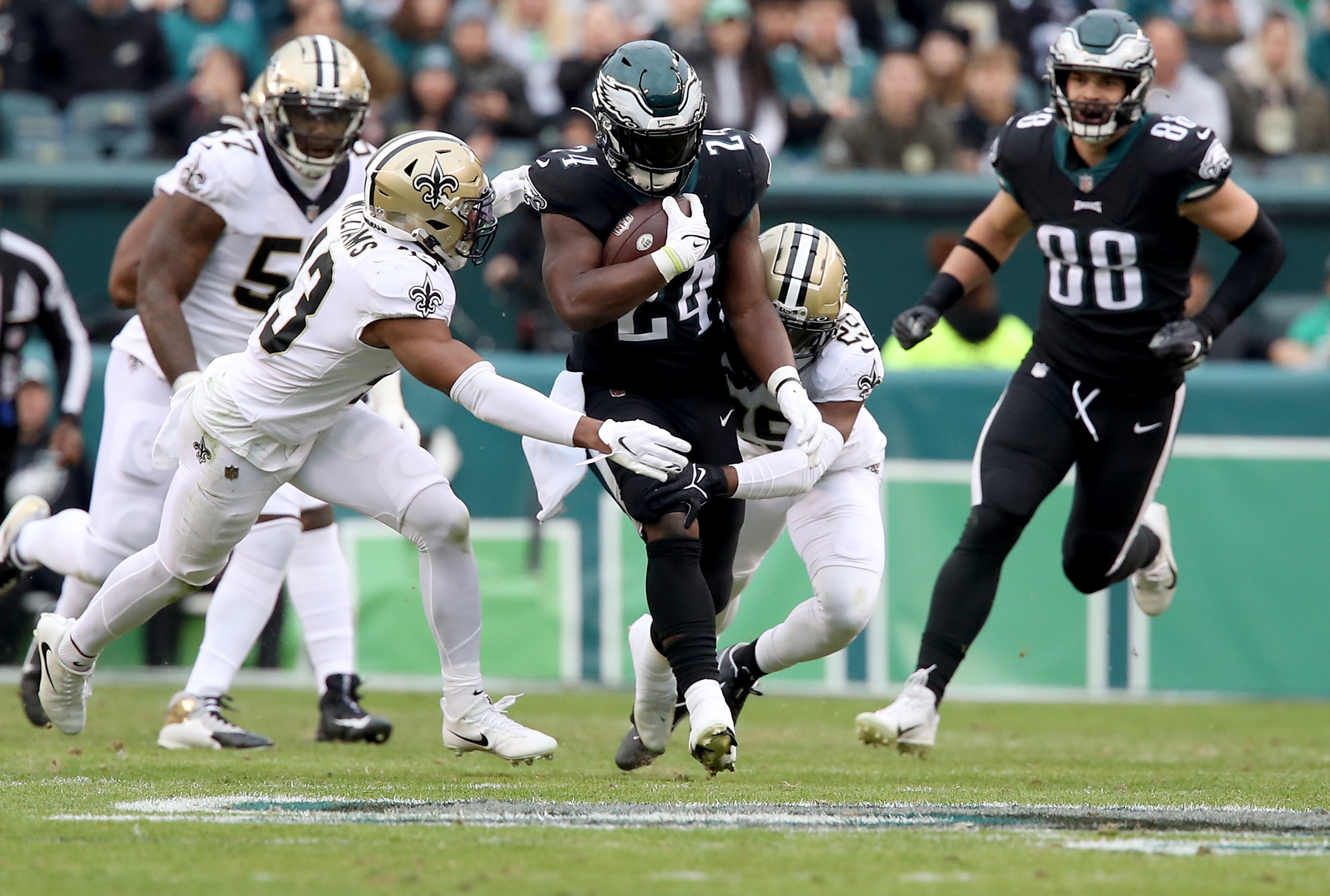 Eagles injury updates: Latest on Jordan Howard, Davion Taylor, more