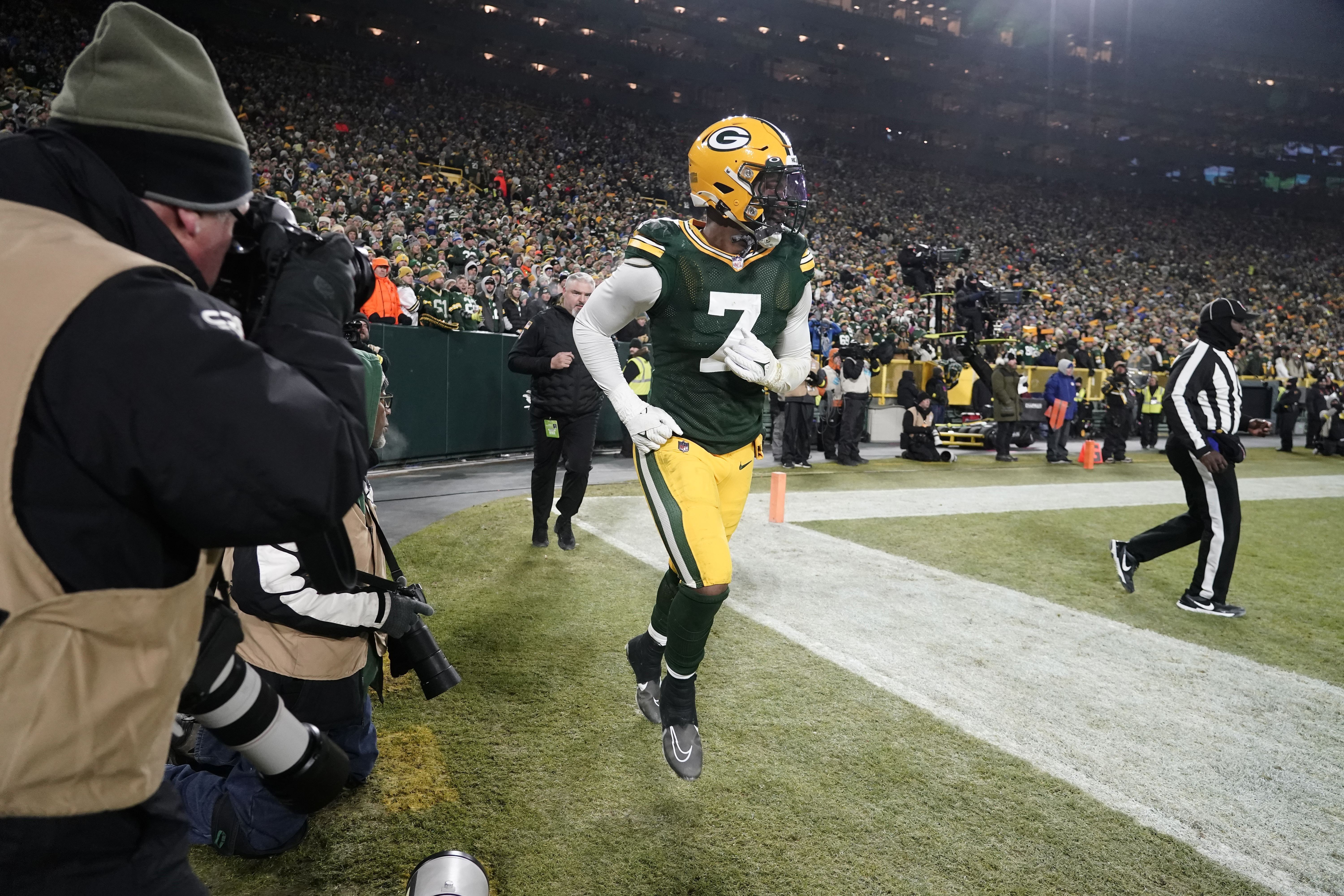 Packers player apologizes for 'rookie mistake' after shoving Lions  physician 