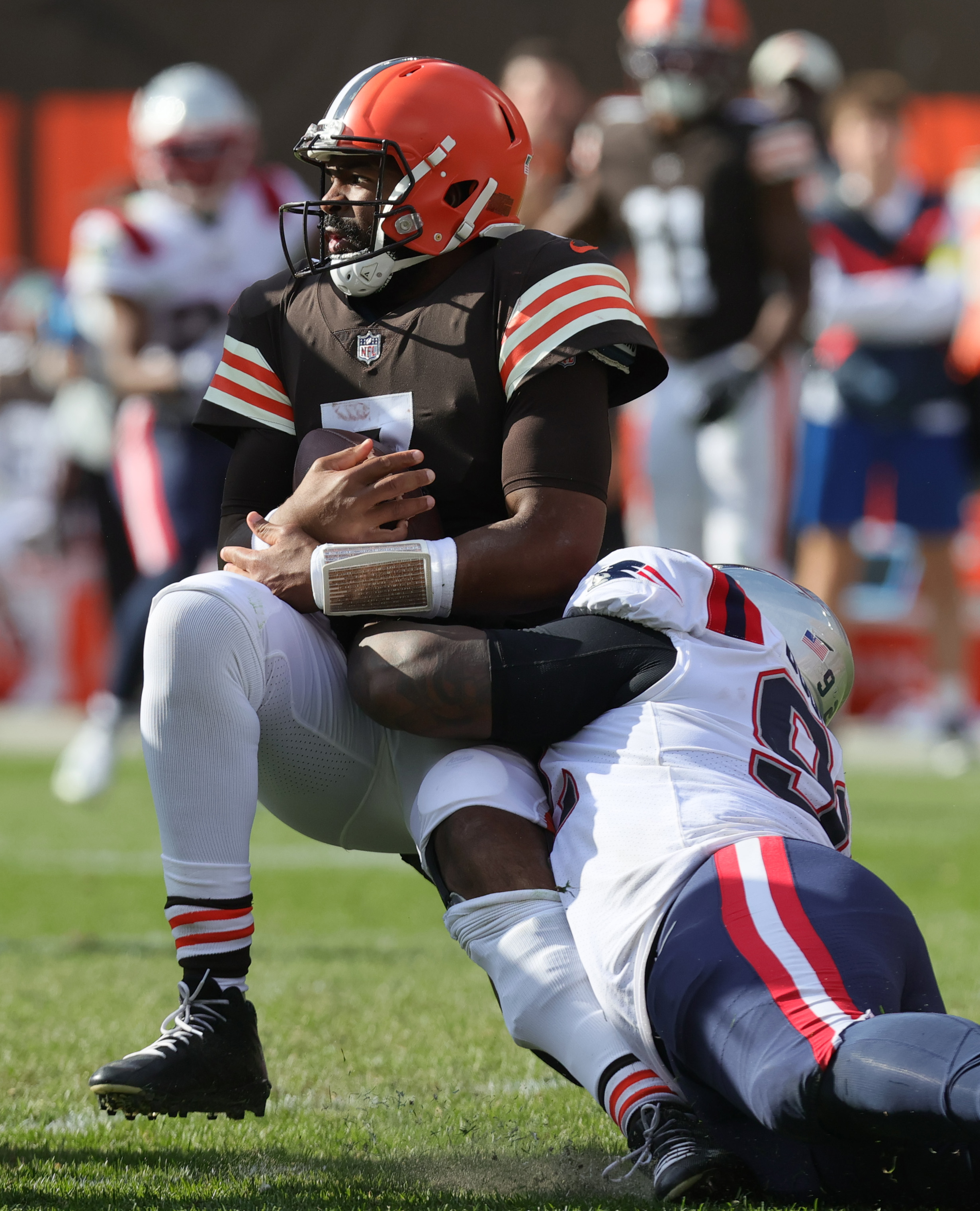 Cleveland Browns Quarterback Jacoby Brissett Vs. New England Patriots ...