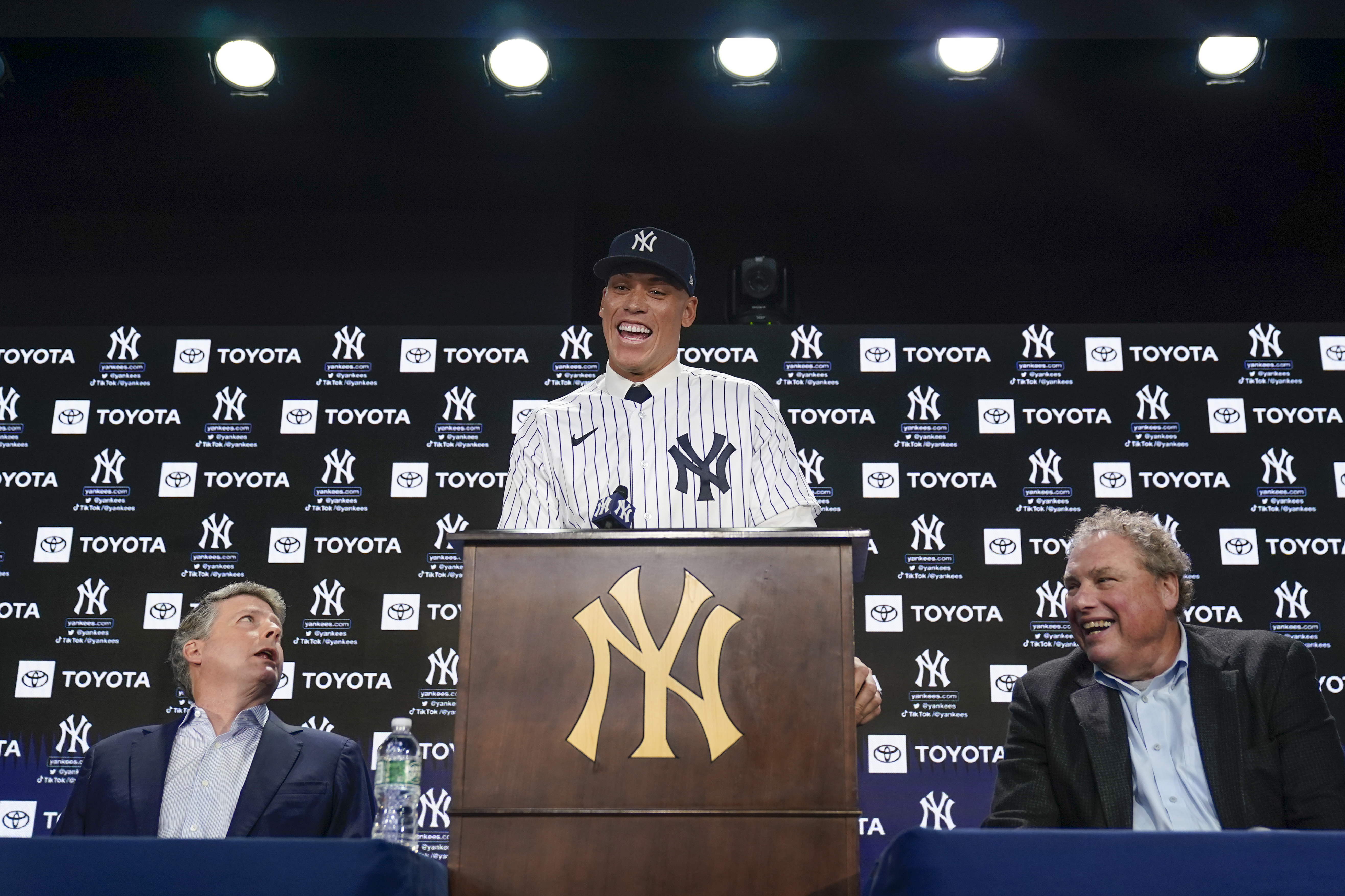 Yankees announce official re-signing of Aaron Judge, named 16th captain in  team history - Jersey Sporting News