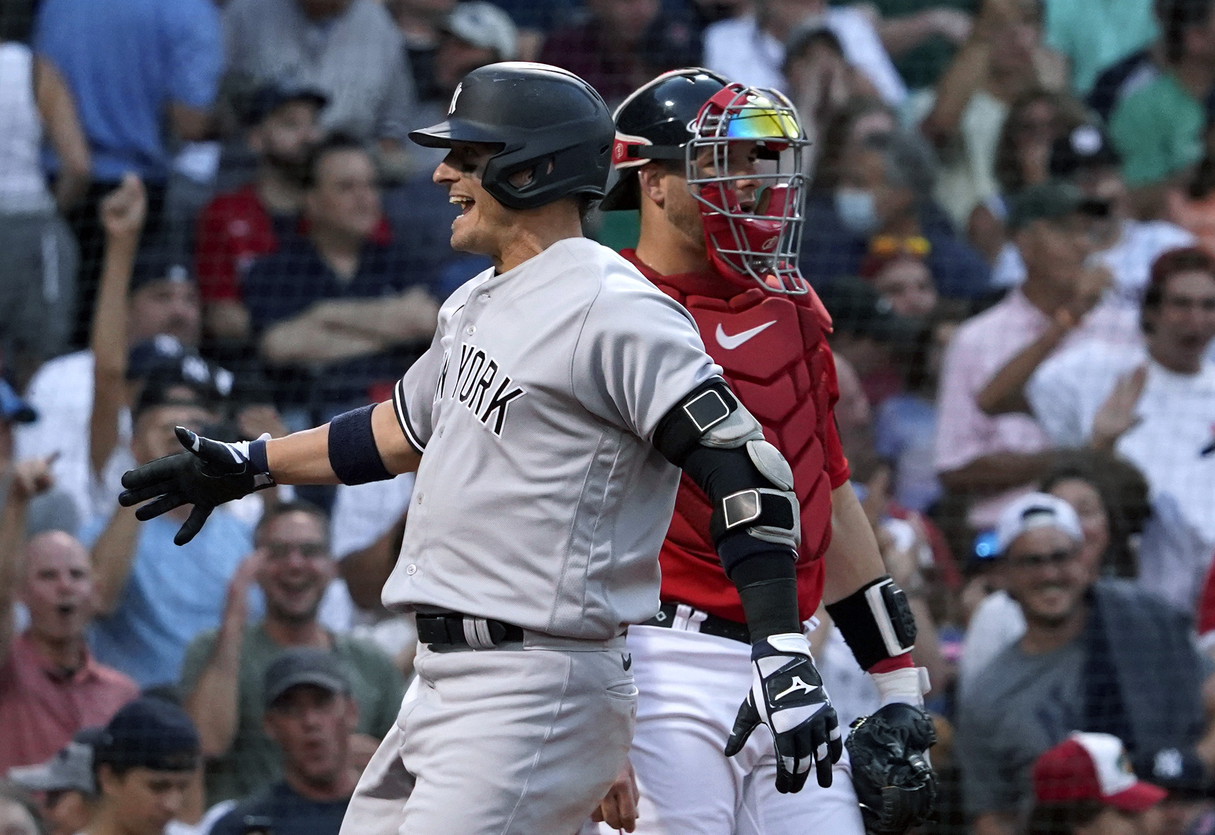 Yankees Pull Even With the Red Sox as Stanton Leads the Way - The