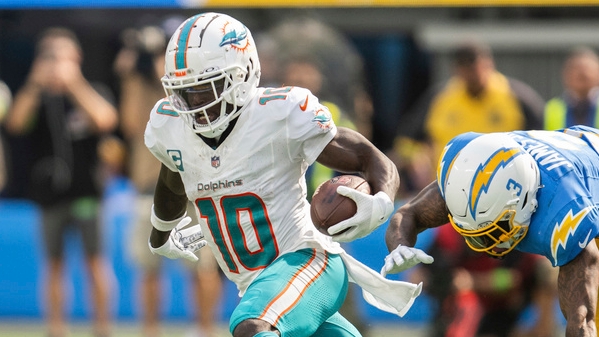 Jaylen Waddle returns with circus catch for Dolphins 