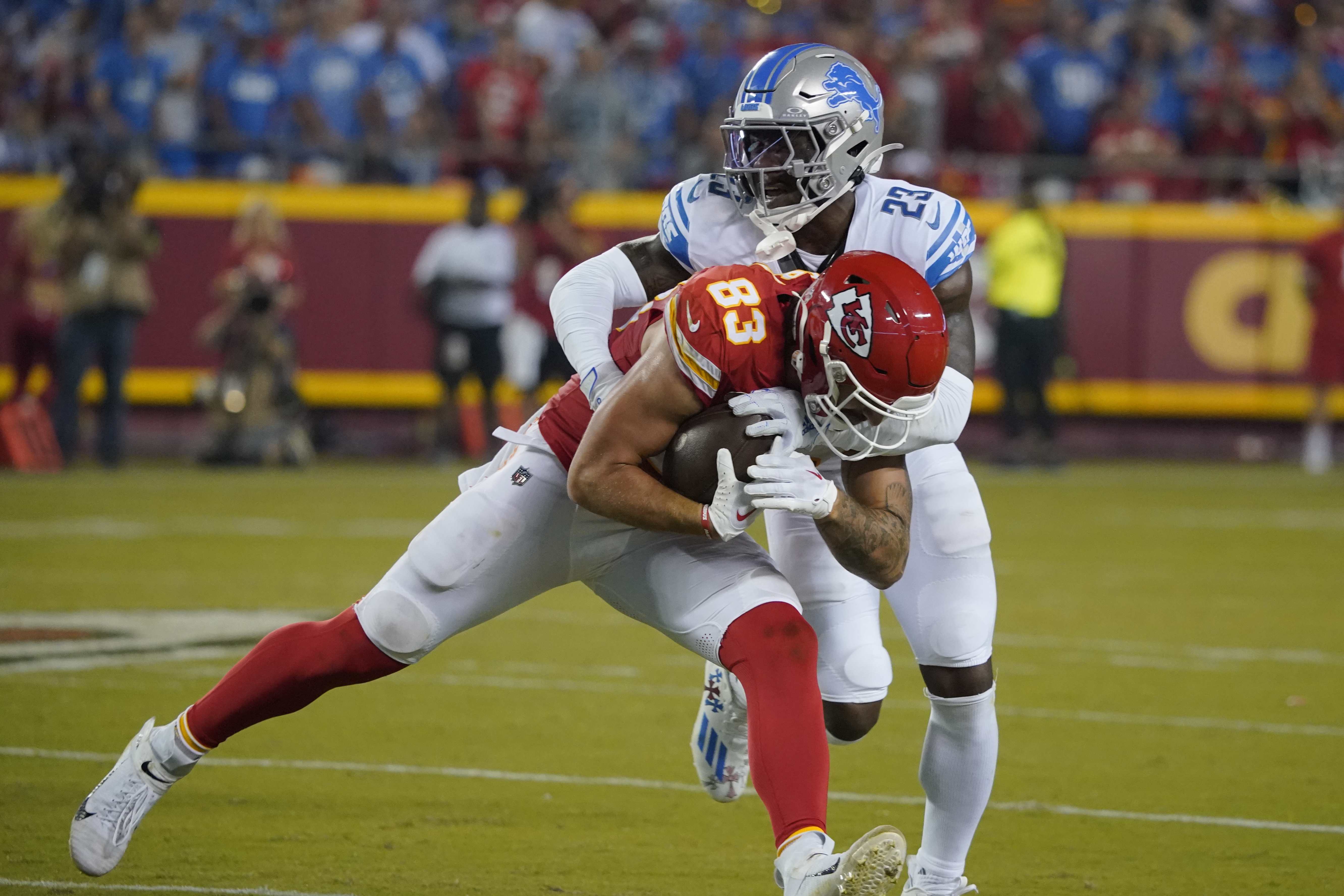 Kansas City Chiefs tight end Noah Gray (83) warms up before an NFL