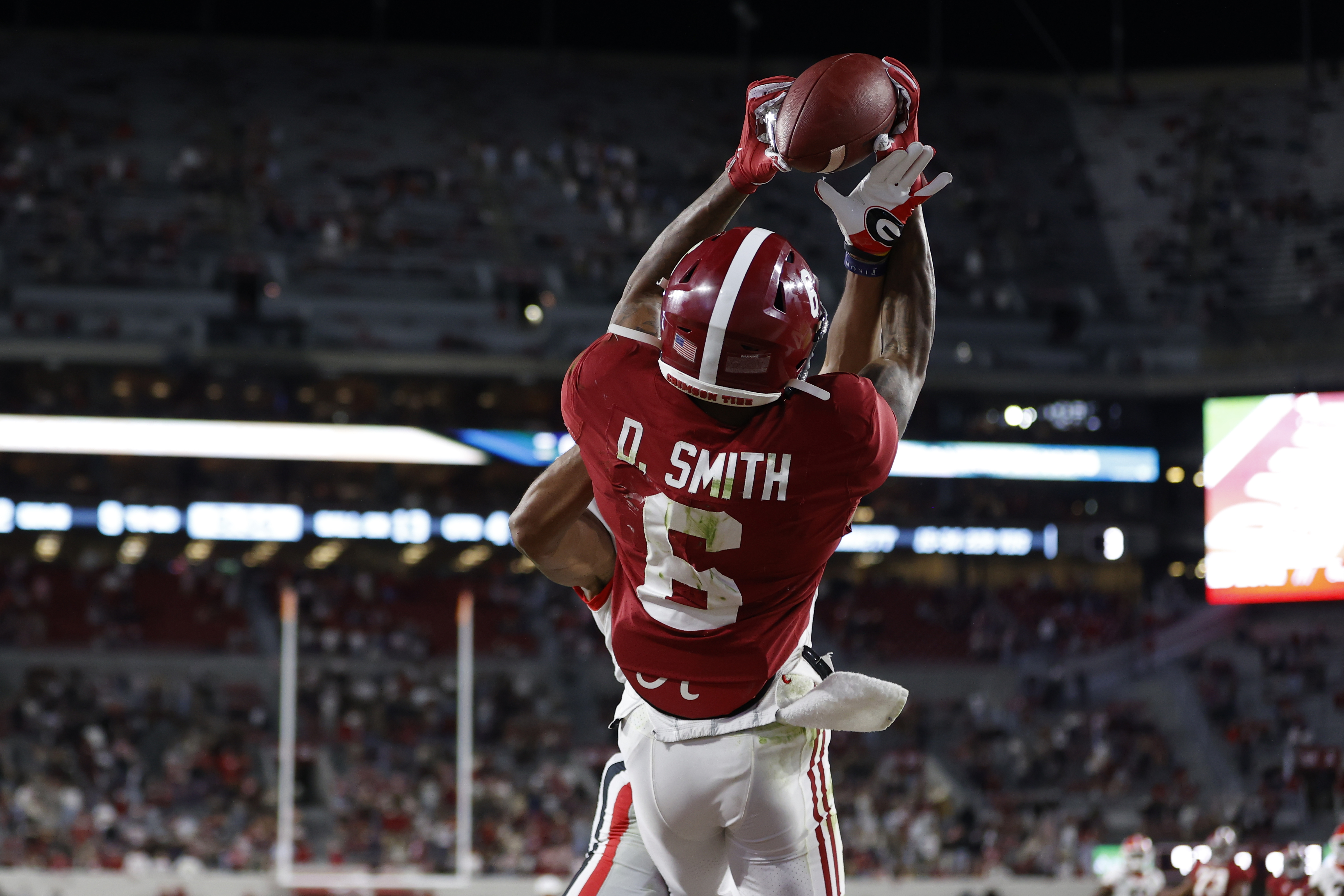 DeVonta Smith decides to catch pro day passes from Mac Jones 