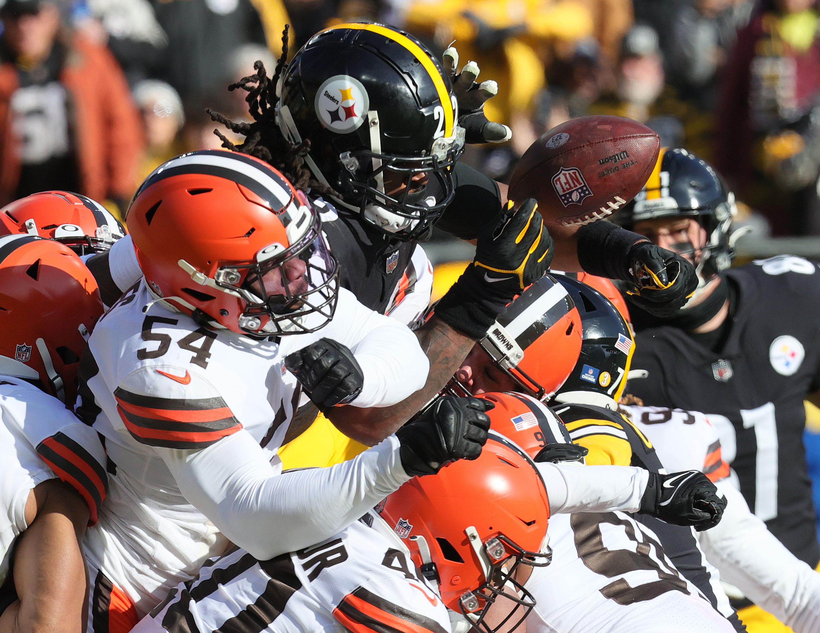 Cleveland Browns tight end Jordan Cameron (84) catches a pass during  pregame for and NFL football