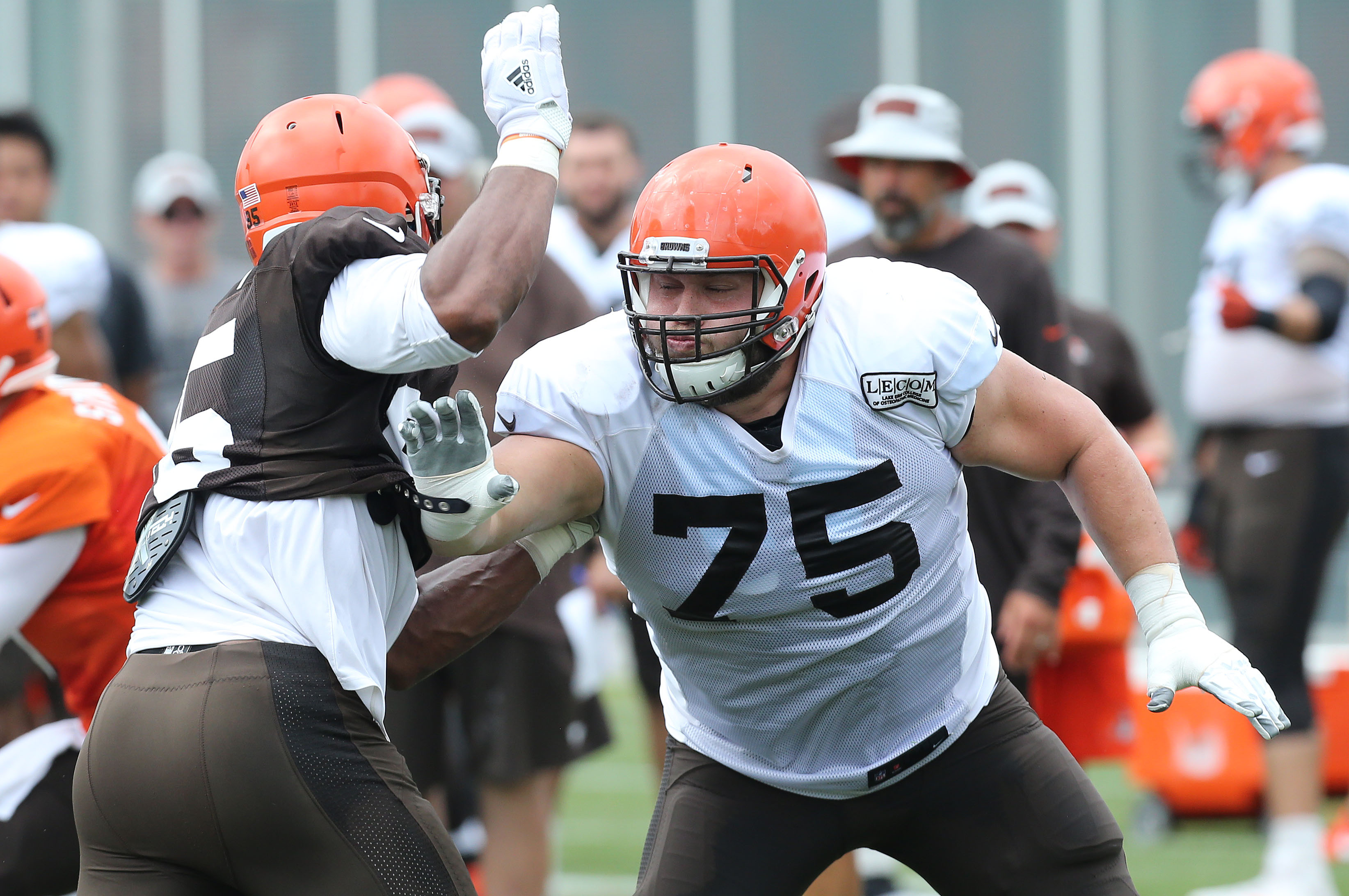 Browns' JC Tretter, NFLPA president, pumps brakes on report of possible  June minicamp 